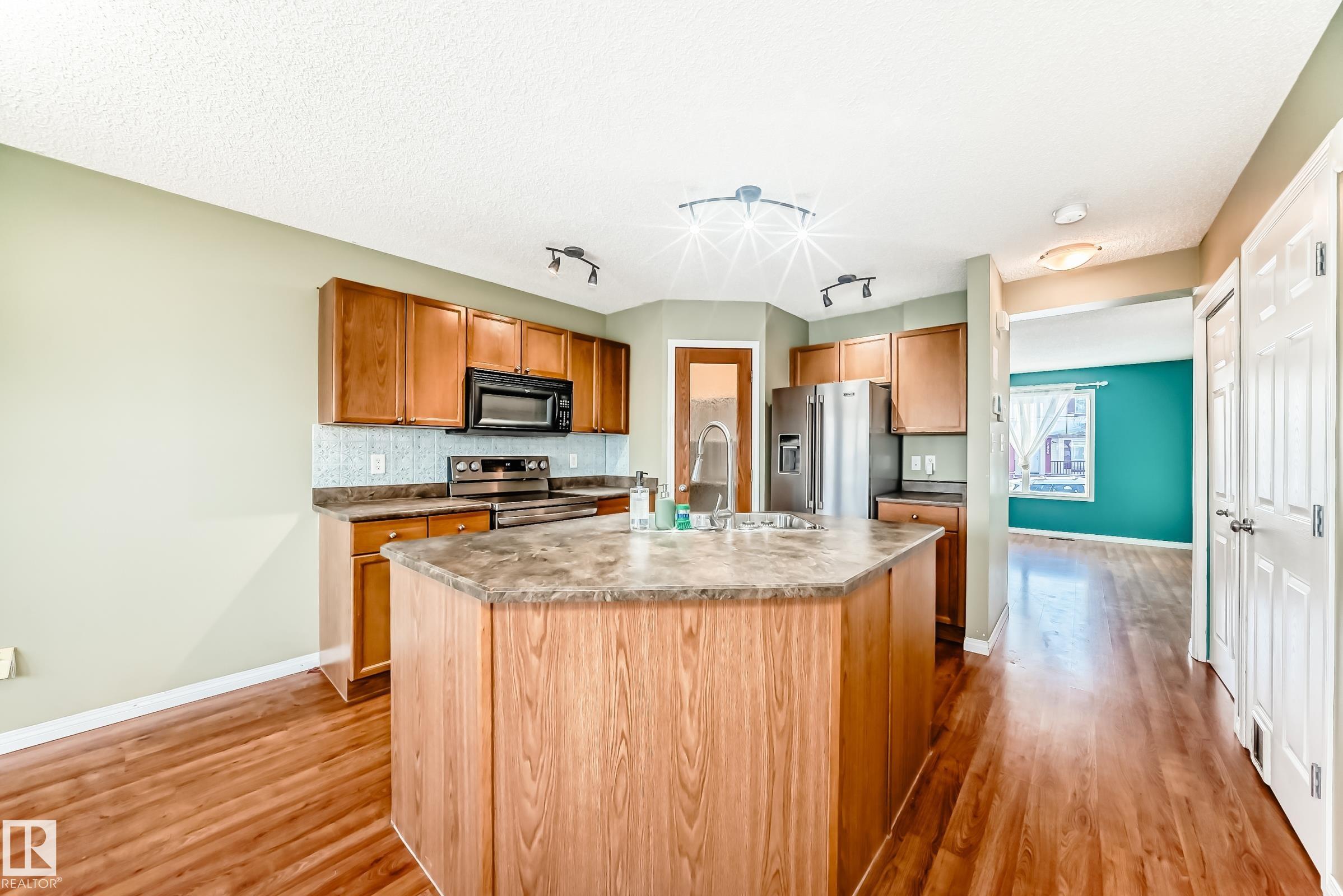 2805 25 Street NW, Silver Berry, Edmonton