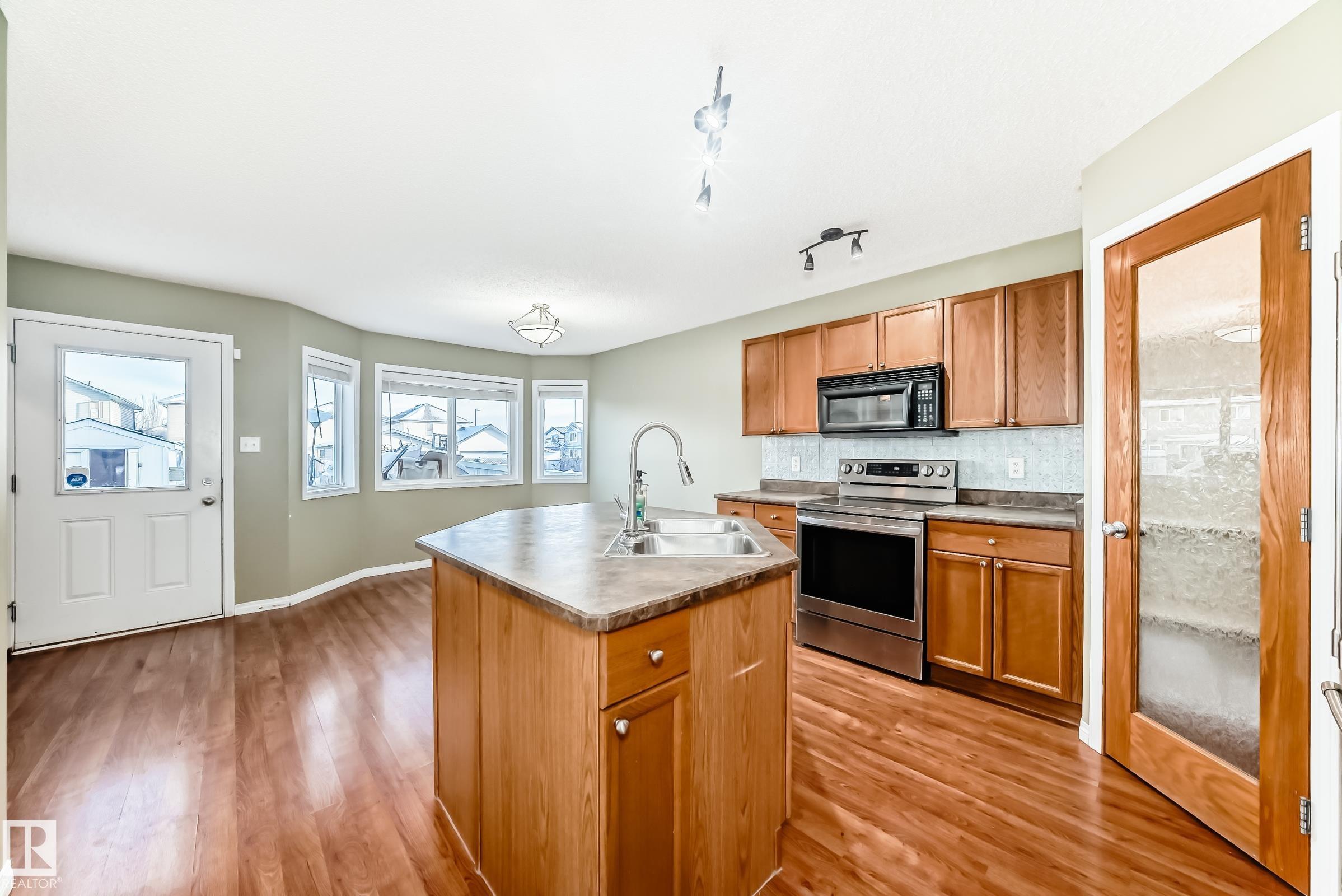 2805 25 Street NW, Silver Berry, Edmonton