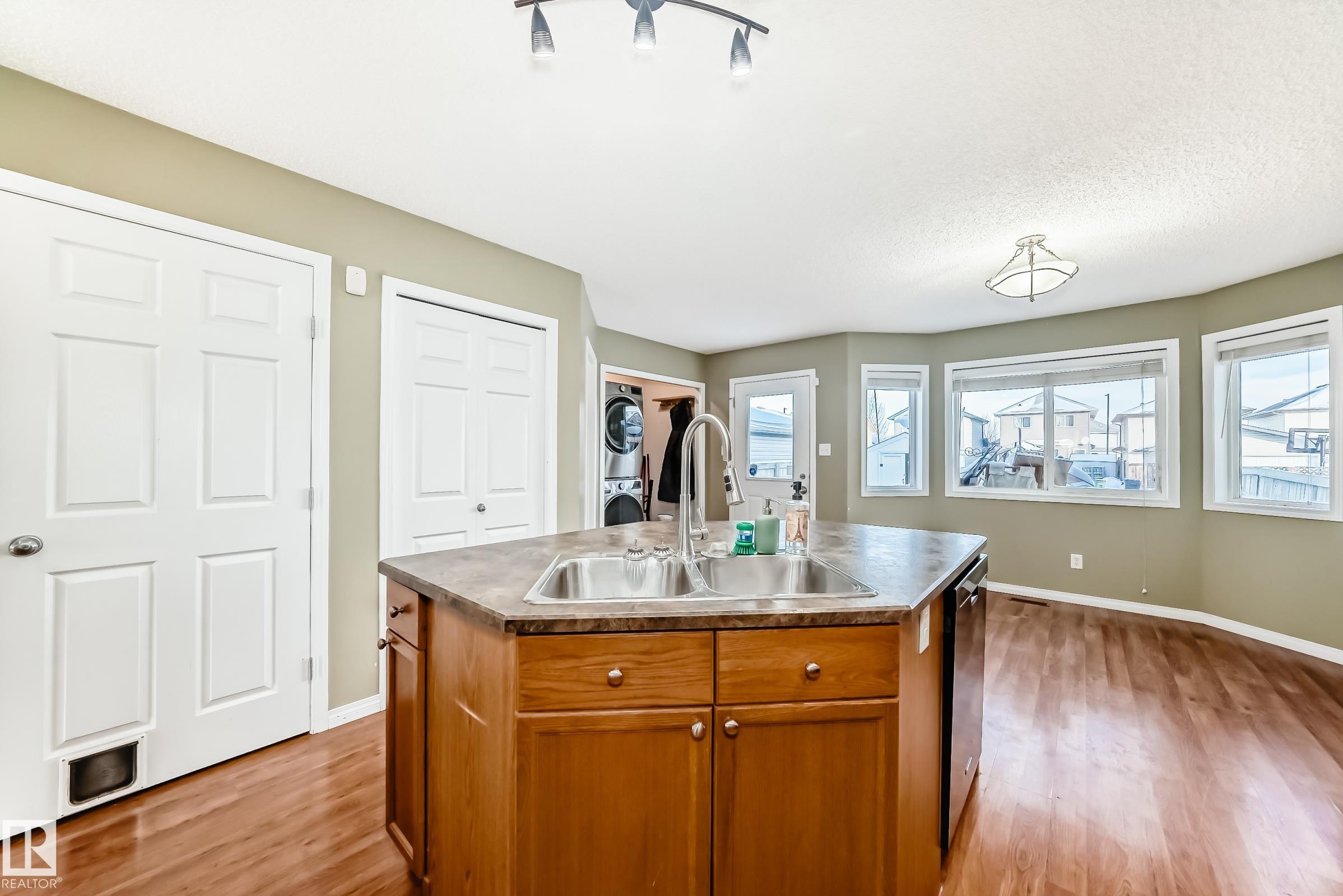 2805 25 Street NW, Silver Berry, Edmonton