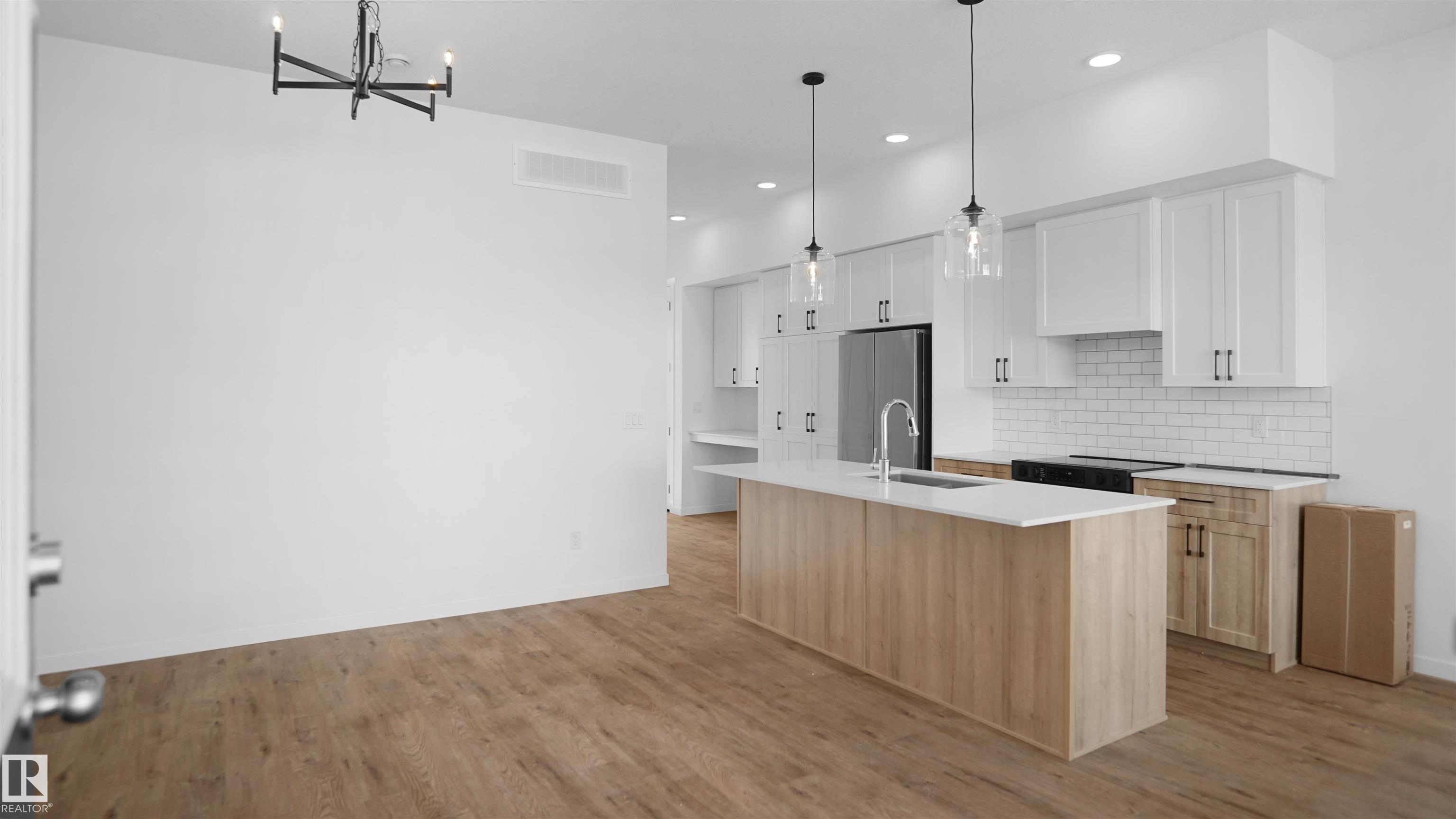 20605 42 Avenue NW, Edgemont, Edmonton