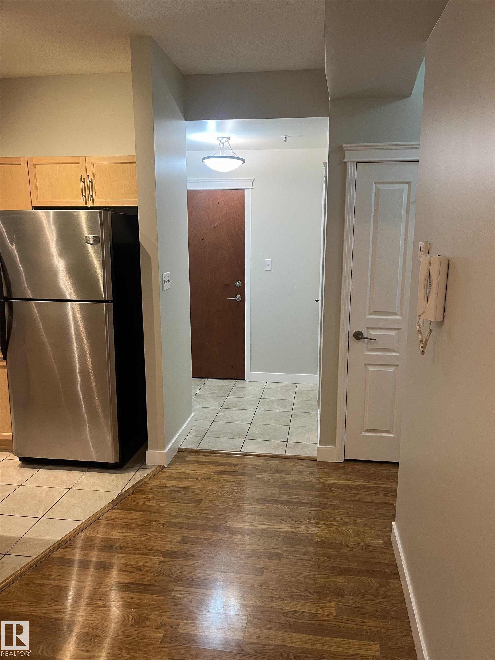 Photo 7 at 110 - 10333 112 Street NW, Wîhkwêntôwin, Edmonton