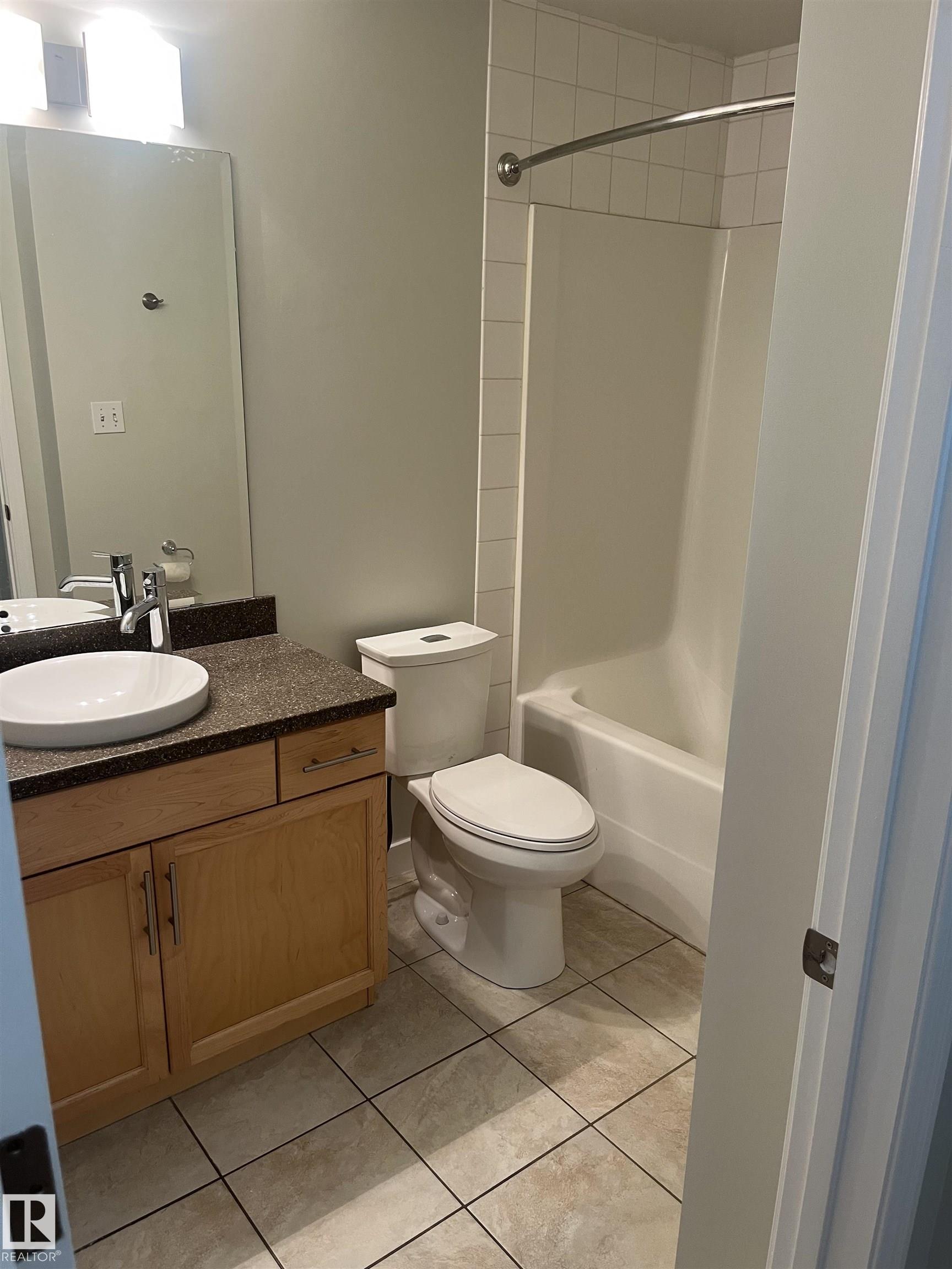 Photo 9 at 110 - 10333 112 Street NW, Wîhkwêntôwin, Edmonton