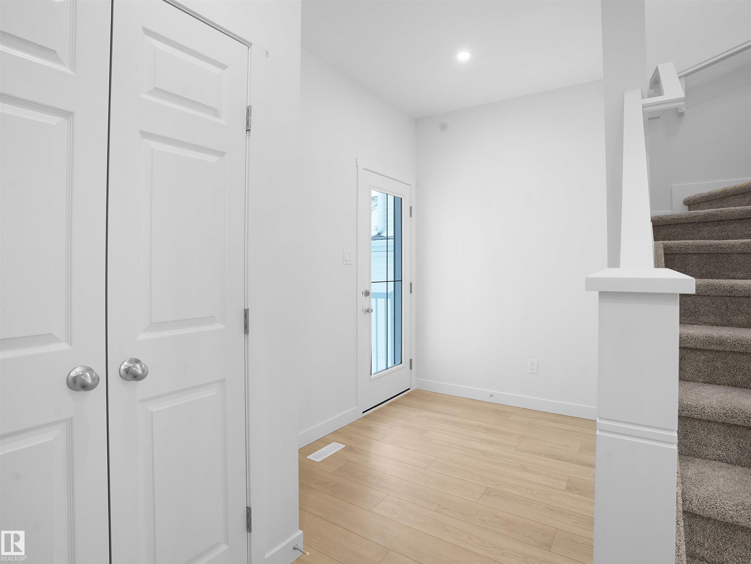 9716 Carson Place SW, Chappelle Area, Edmonton