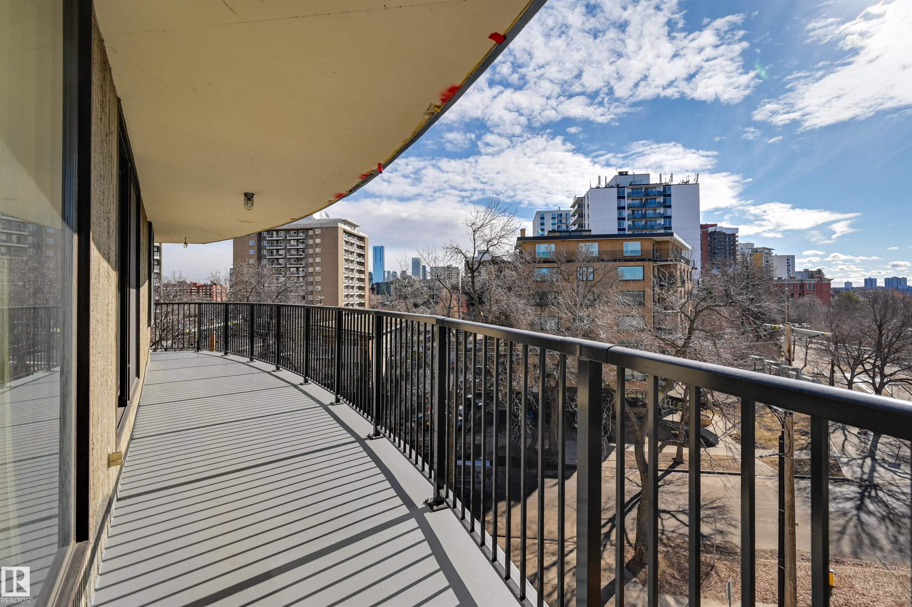 Photo 10 at 502 - 11710 100 Avenue NW, Wîhkwêntôwin, Edmonton