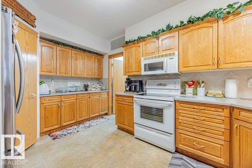 Photo 11 at 208 - 11260 153 Avenue NW, Beaumaris, Edmonton