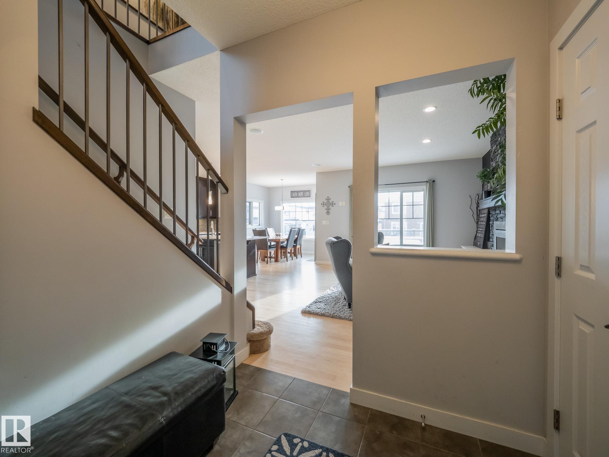 4211 Charles Close SW, Chappelle Area, Edmonton