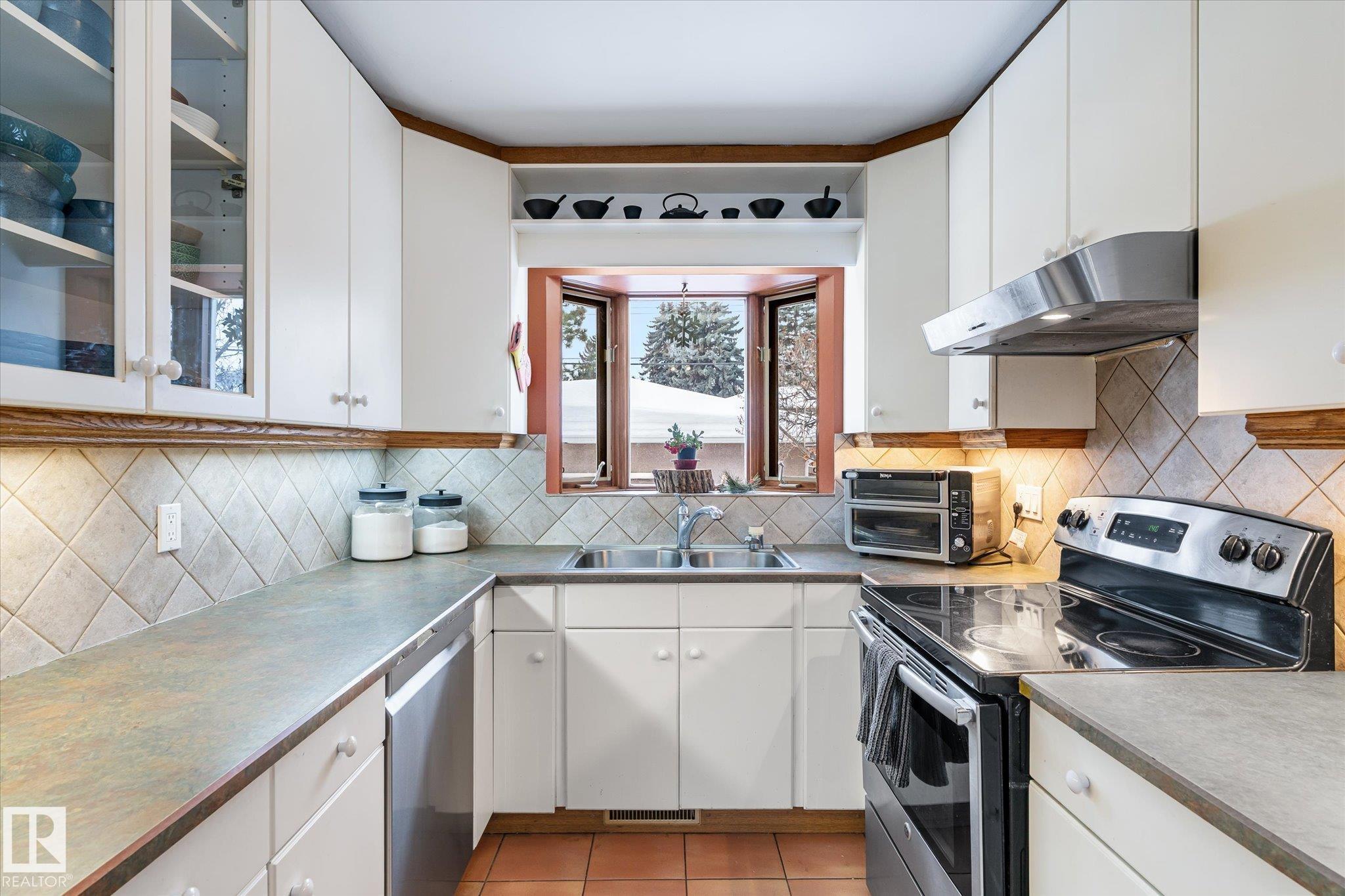 Photo 11 at 10332 78 Street NW, Forest Heights, Edmonton