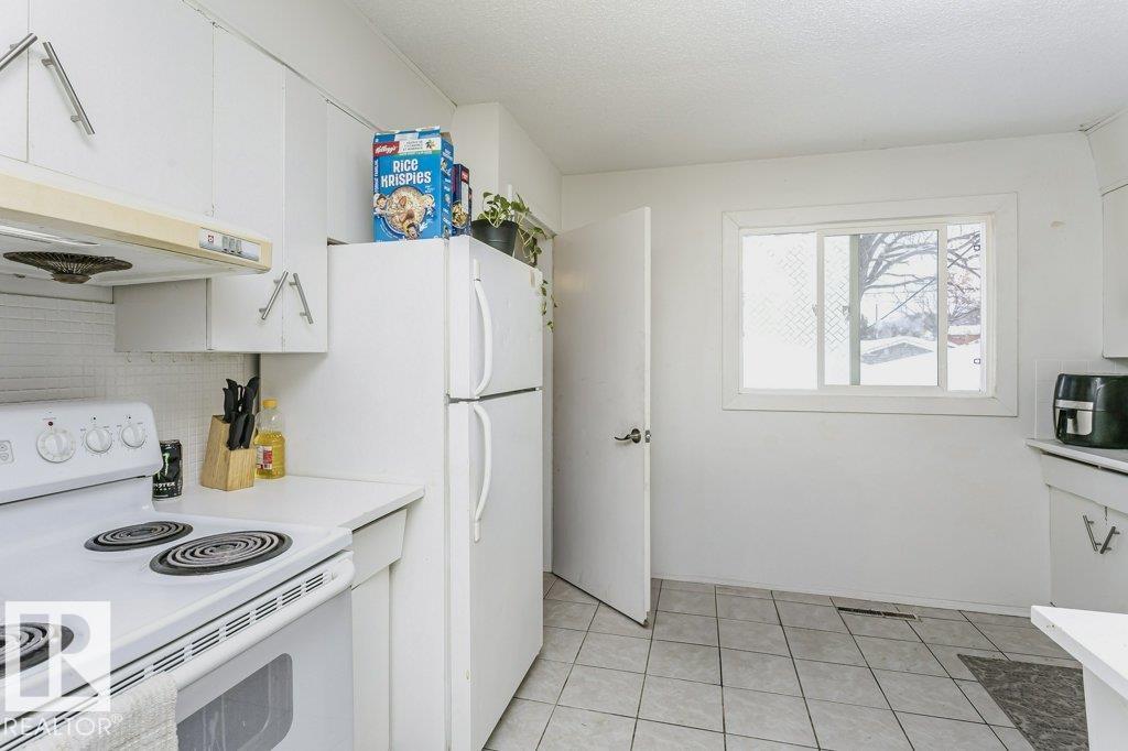 Photo 12 at 9324 120 Avenue NW, Alberta Avenue, Edmonton