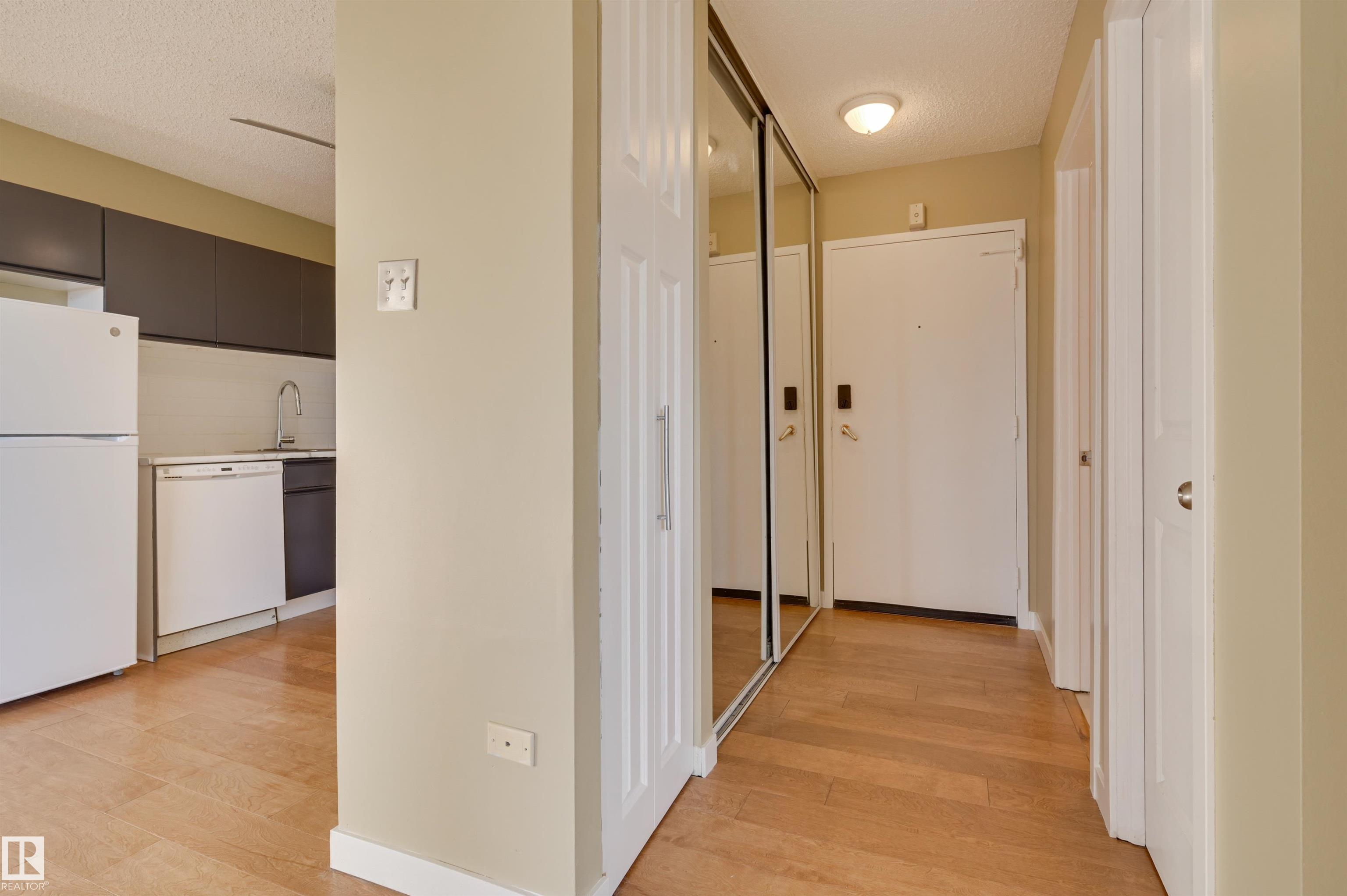 Photo 11 at 905 - 10150 117 Street NW, Wîhkwêntôwin, Edmonton