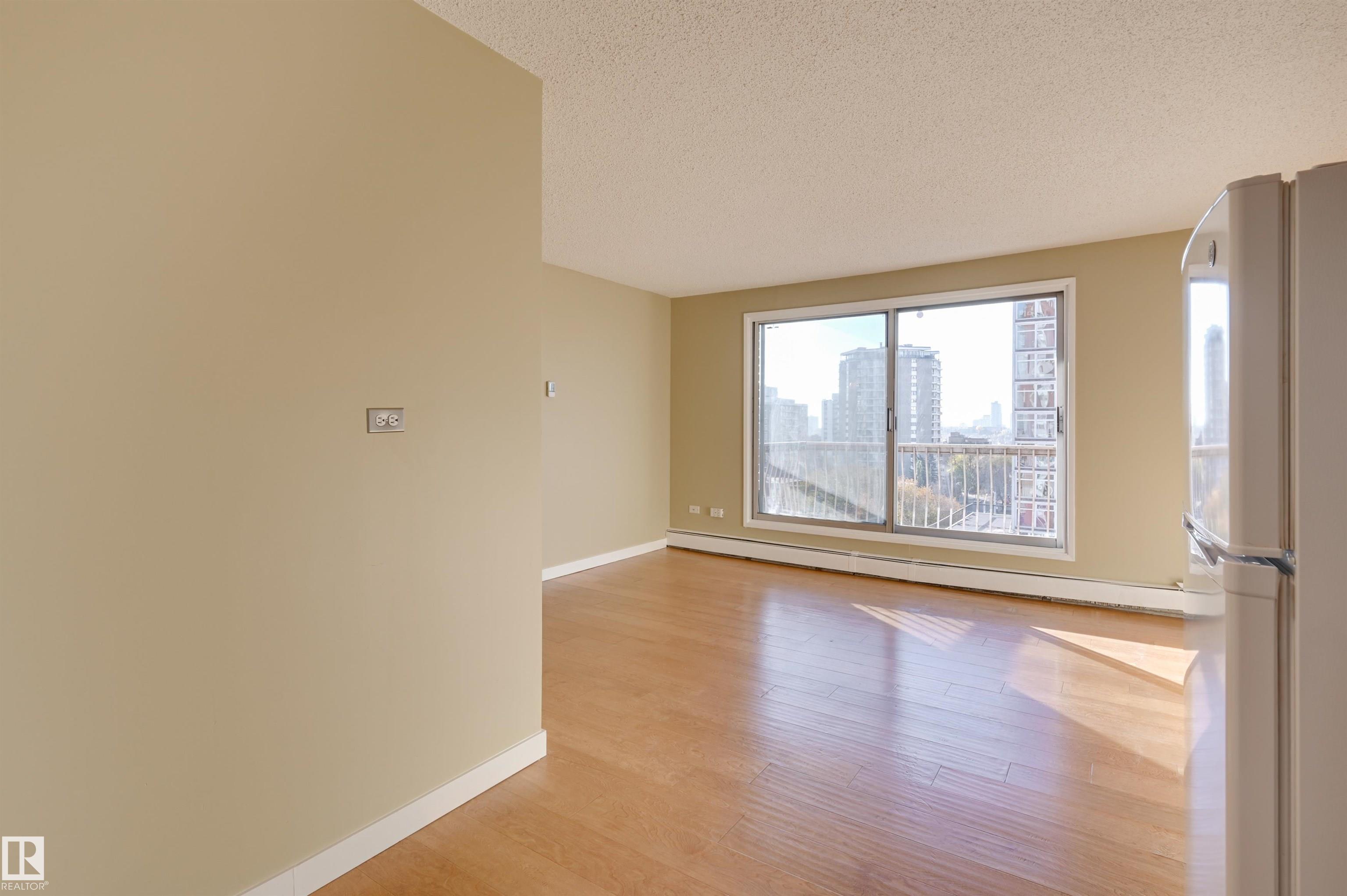 Photo 8 at 905 - 10150 117 Street NW, Wîhkwêntôwin, Edmonton