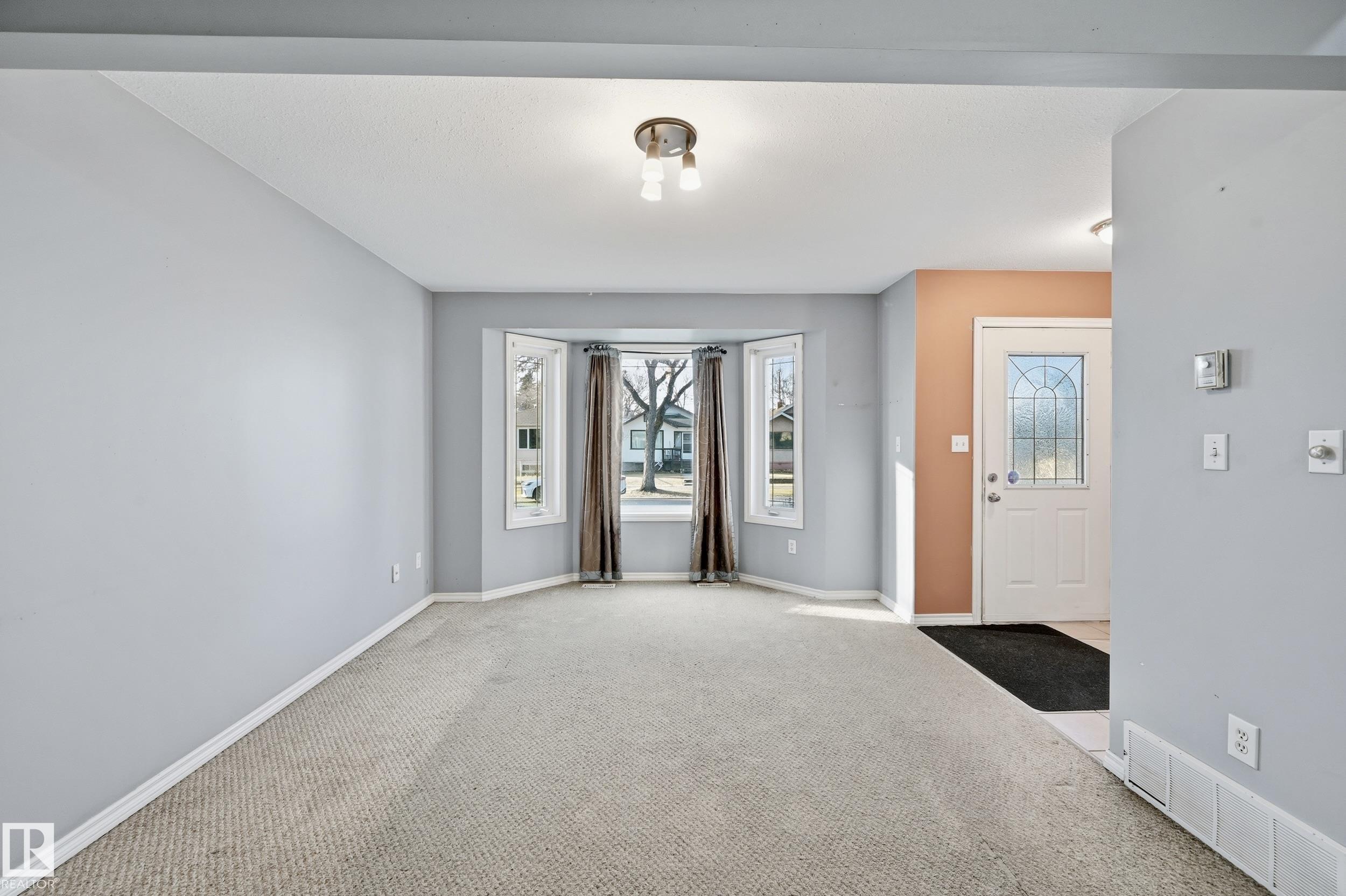 Photo 8 at 11727 83 Street NW, Parkdale, Edmonton