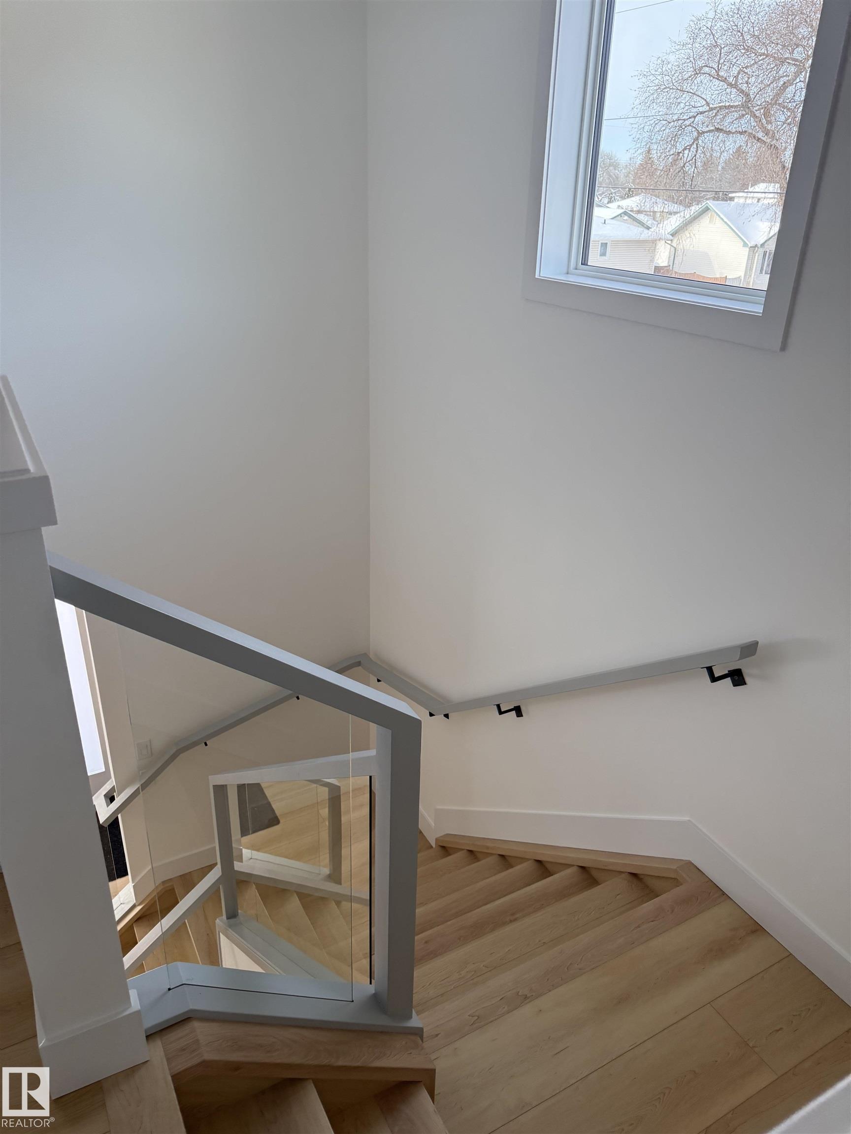 Photo 11 at 12039 41 Street NW, Beacon Heights, Edmonton