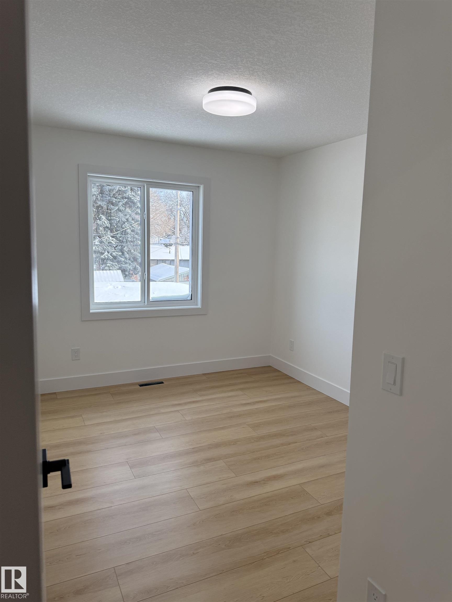 Photo 23 at 12039 41 Street NW, Beacon Heights, Edmonton