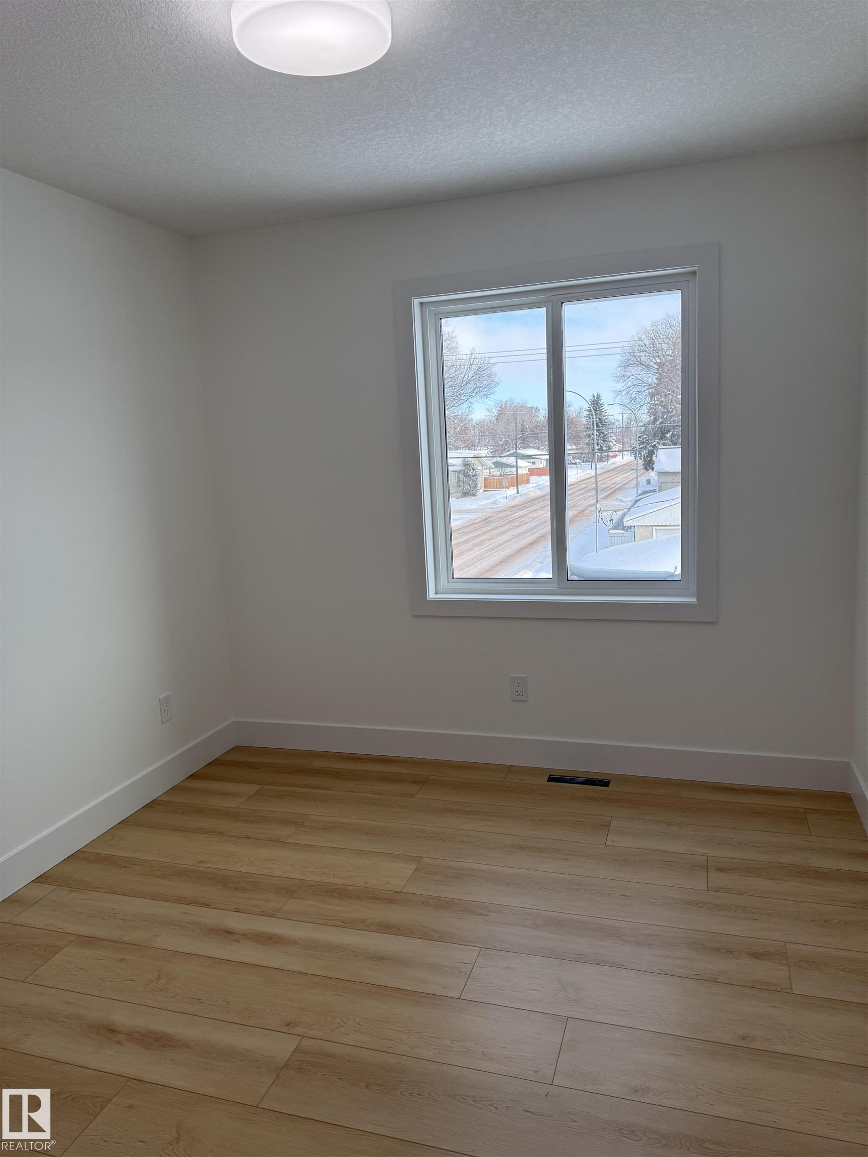 Photo 25 at 12039 41 Street NW, Beacon Heights, Edmonton