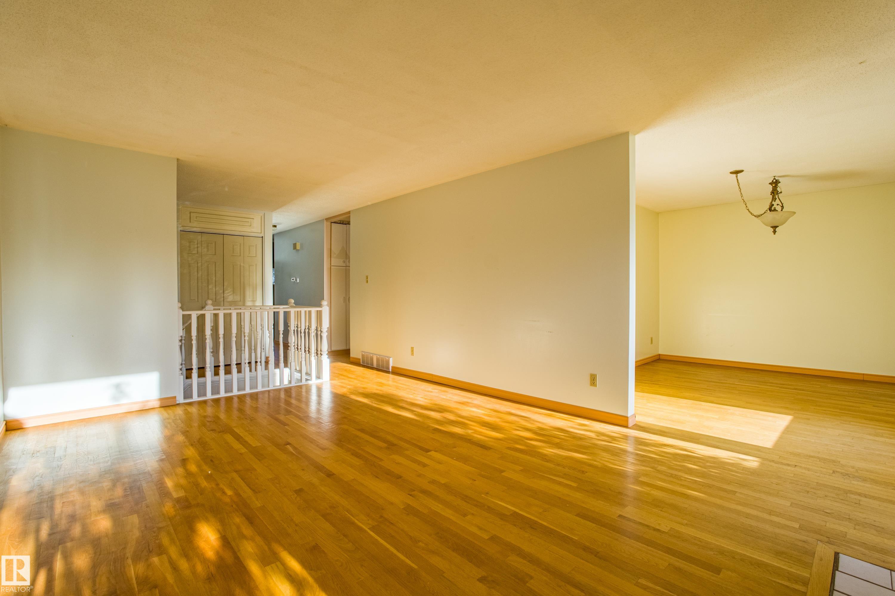 Photo 11 at 4051 120 Street NW, Aspen Gardens, Edmonton