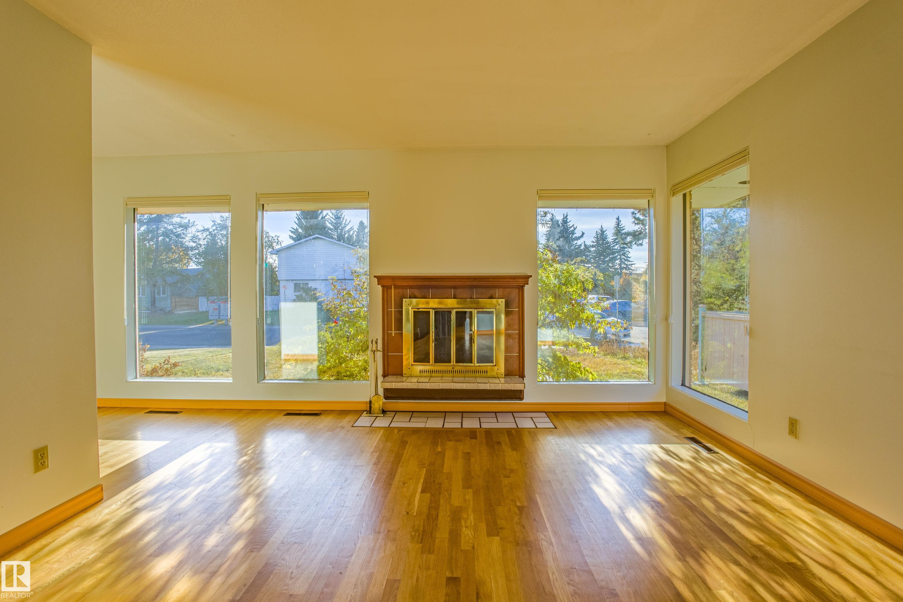 Photo 13 at 4051 120 Street NW, Aspen Gardens, Edmonton