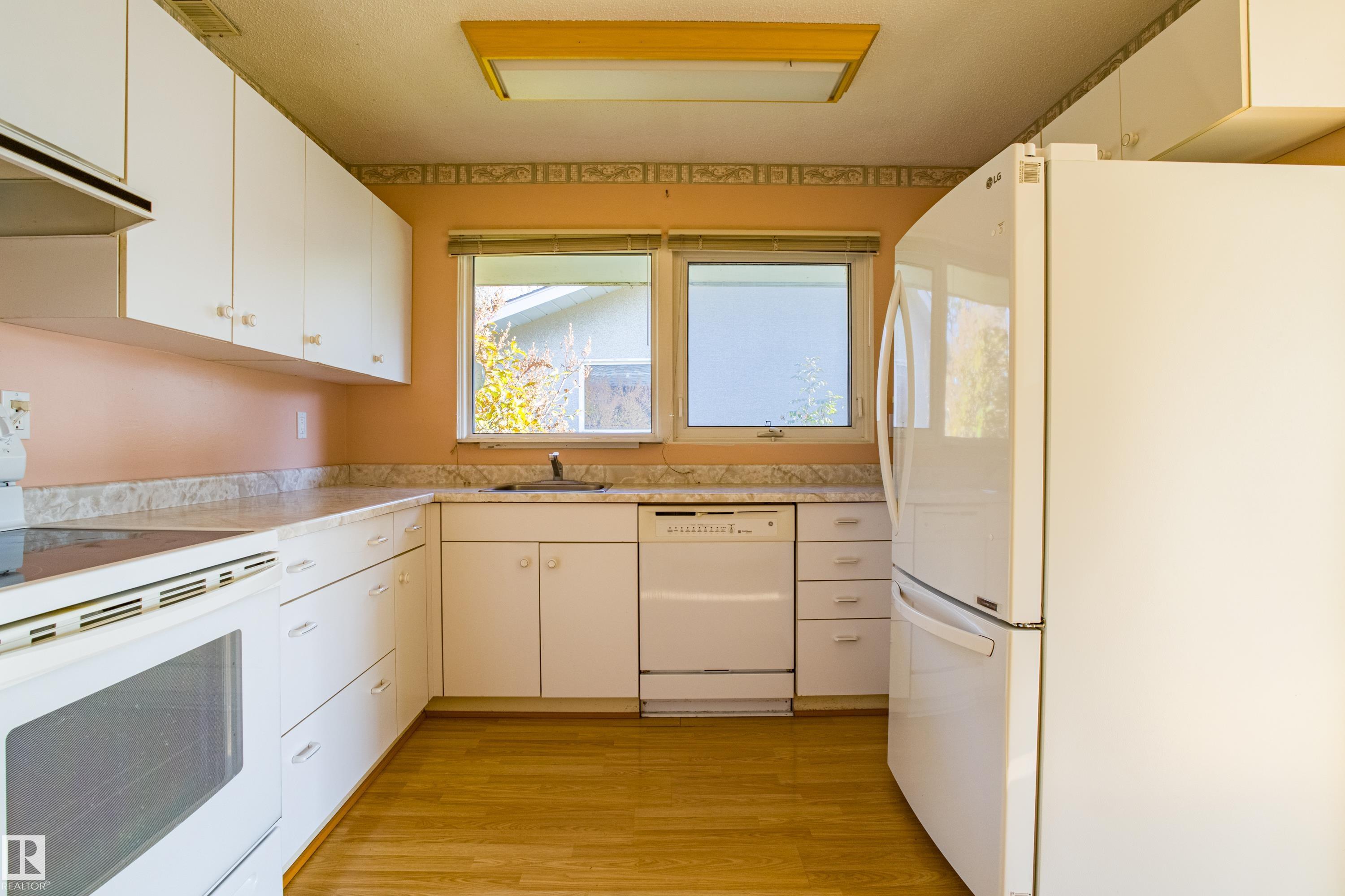 Photo 17 at 4051 120 Street NW, Aspen Gardens, Edmonton