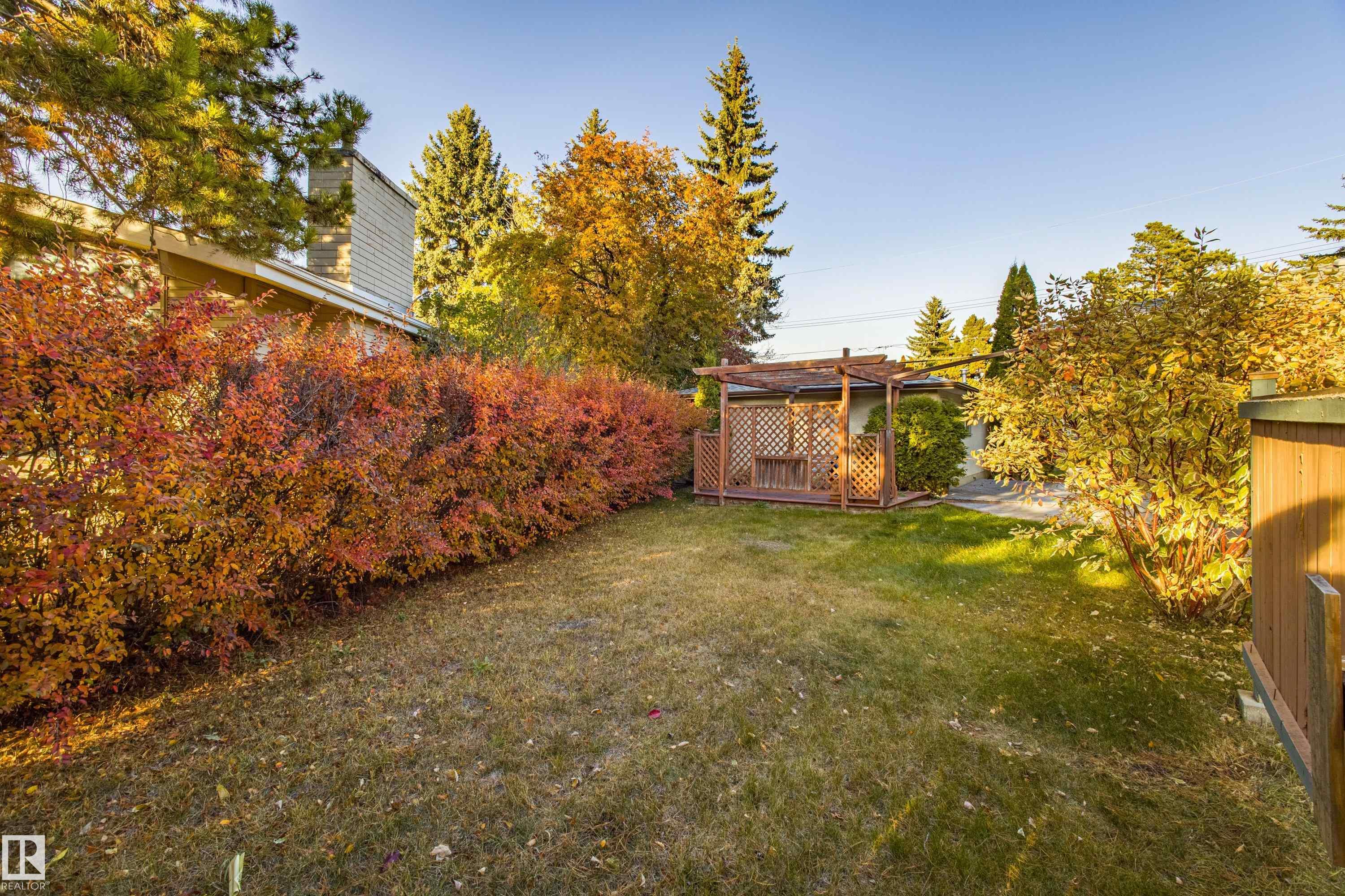 Photo 6 at 4051 120 Street NW, Aspen Gardens, Edmonton