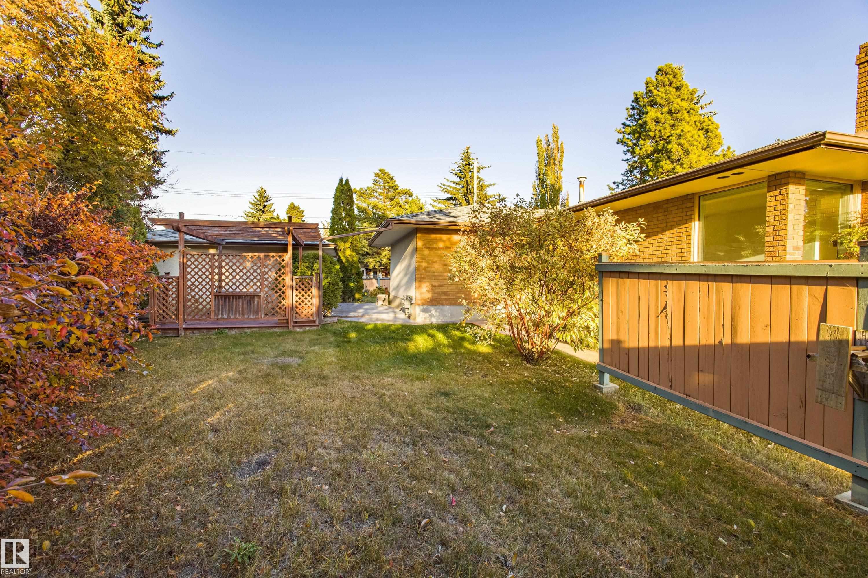 Photo 7 at 4051 120 Street NW, Aspen Gardens, Edmonton