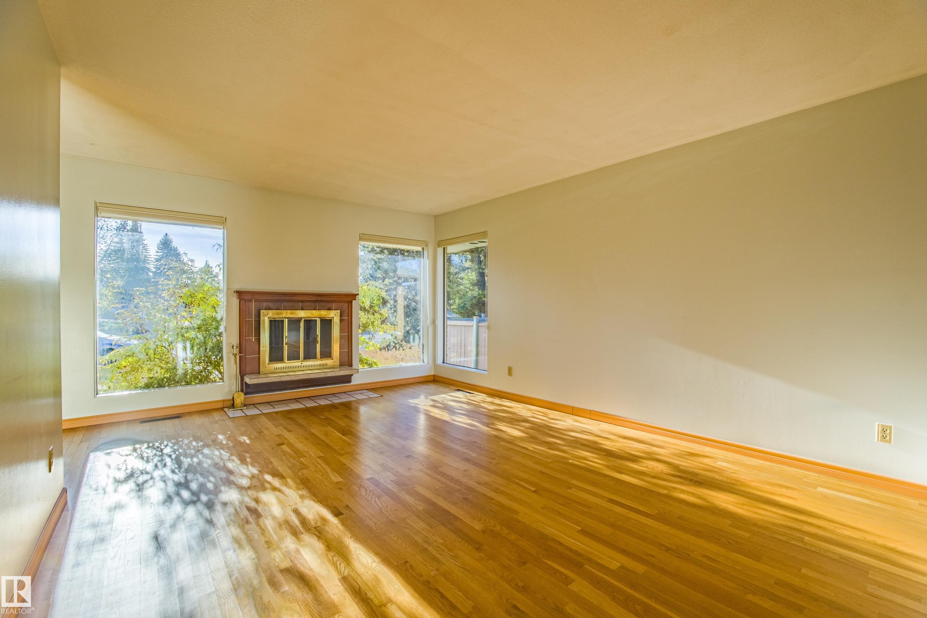 Photo 9 at 4051 120 Street NW, Aspen Gardens, Edmonton