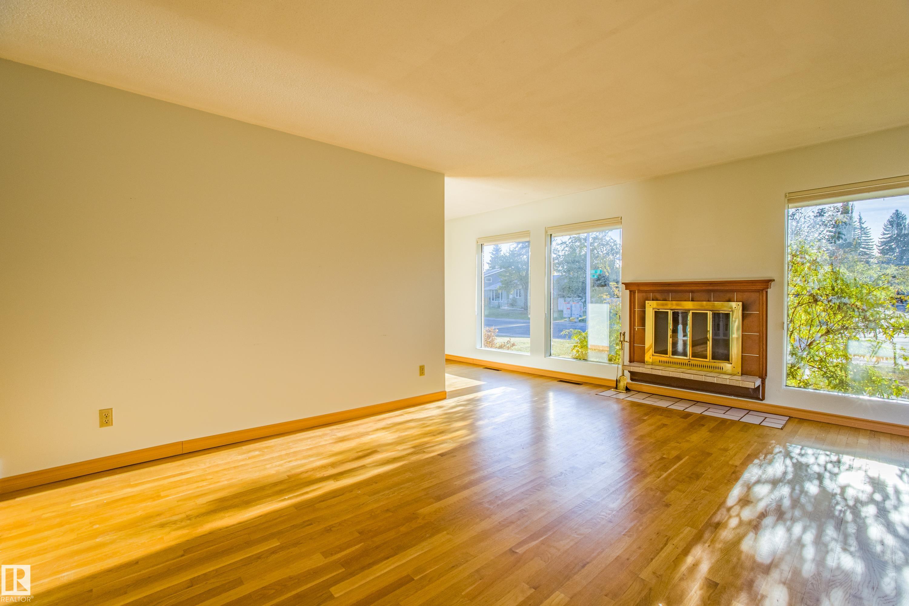 Photo 10 at 4051 120 Street NW, Aspen Gardens, Edmonton