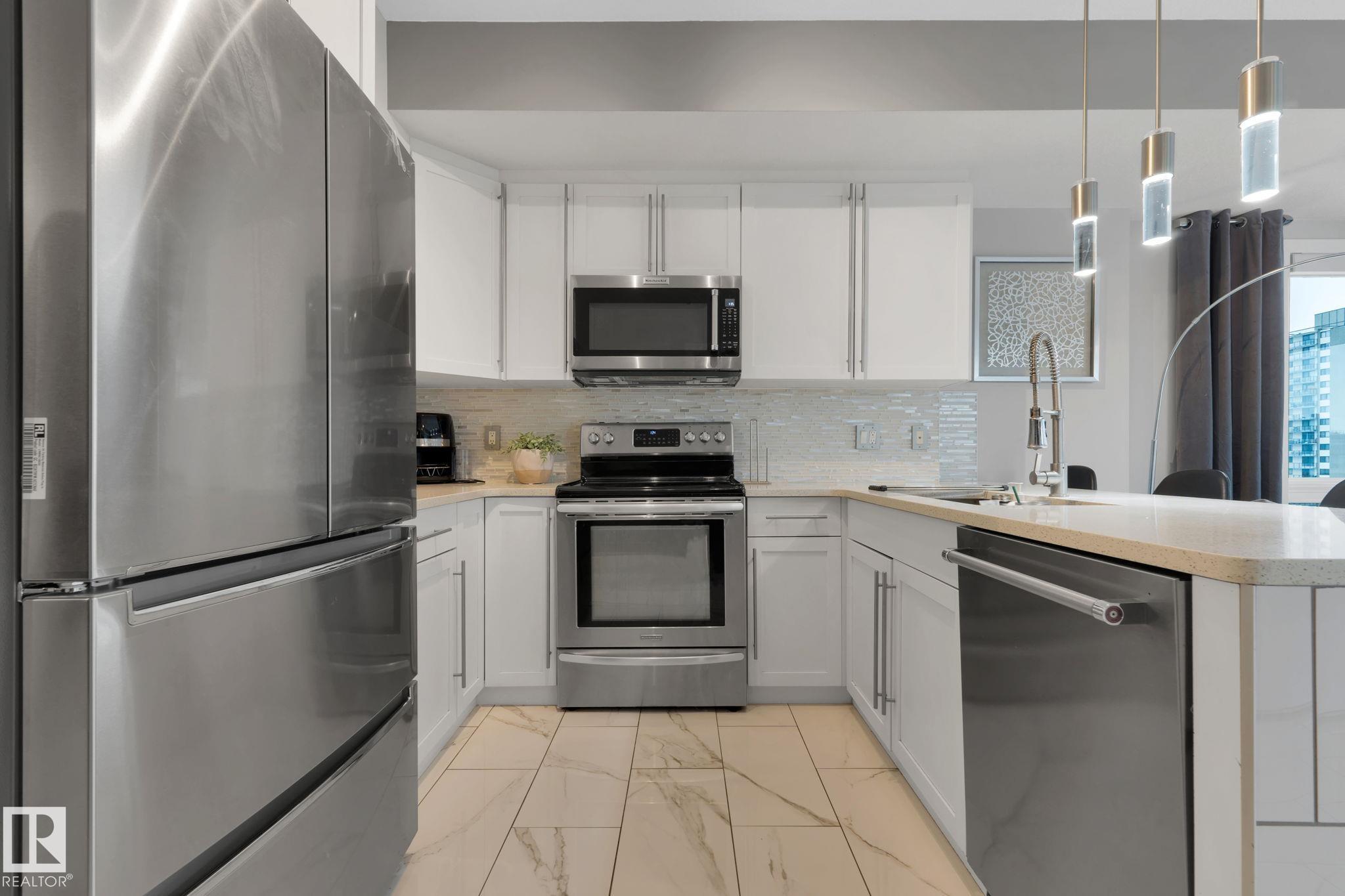 Photo 17 at 901 - 10055 118 Street NW, Wîhkwêntôwin, Edmonton