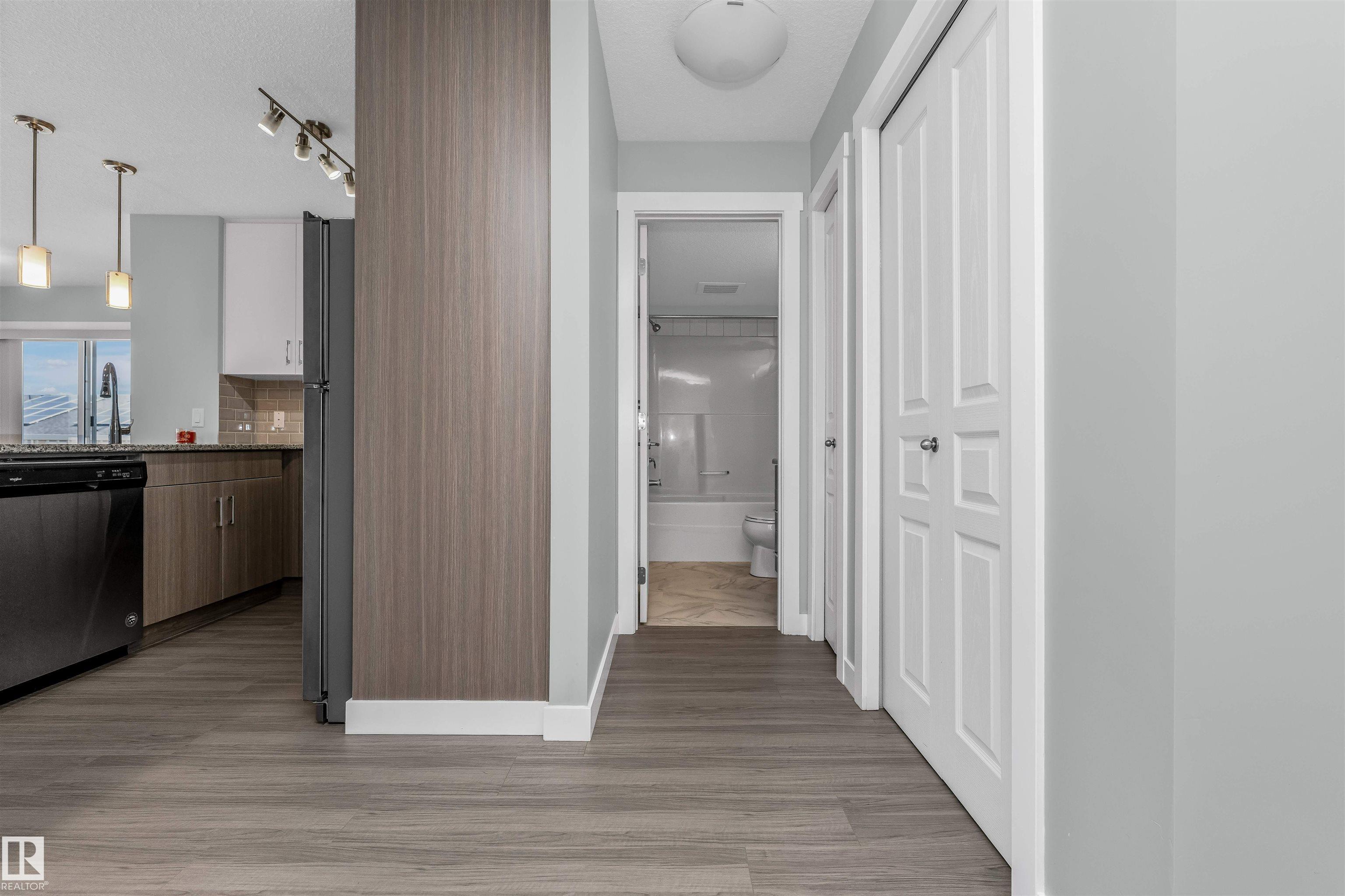 301 - 3670 139 Avenue NW, Clareview Town Centre, Edmonton