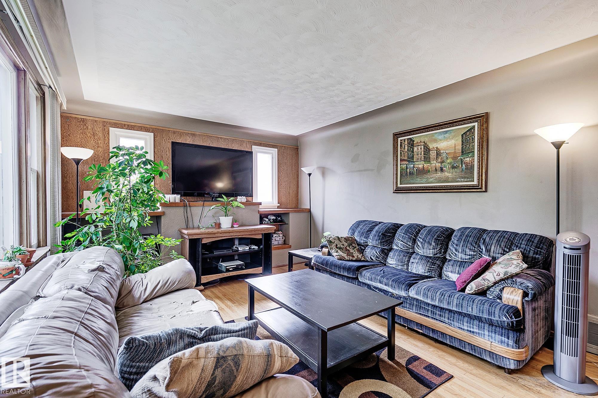 Photo 12 at 11559 80 Avenue NW, Belgravia, Edmonton