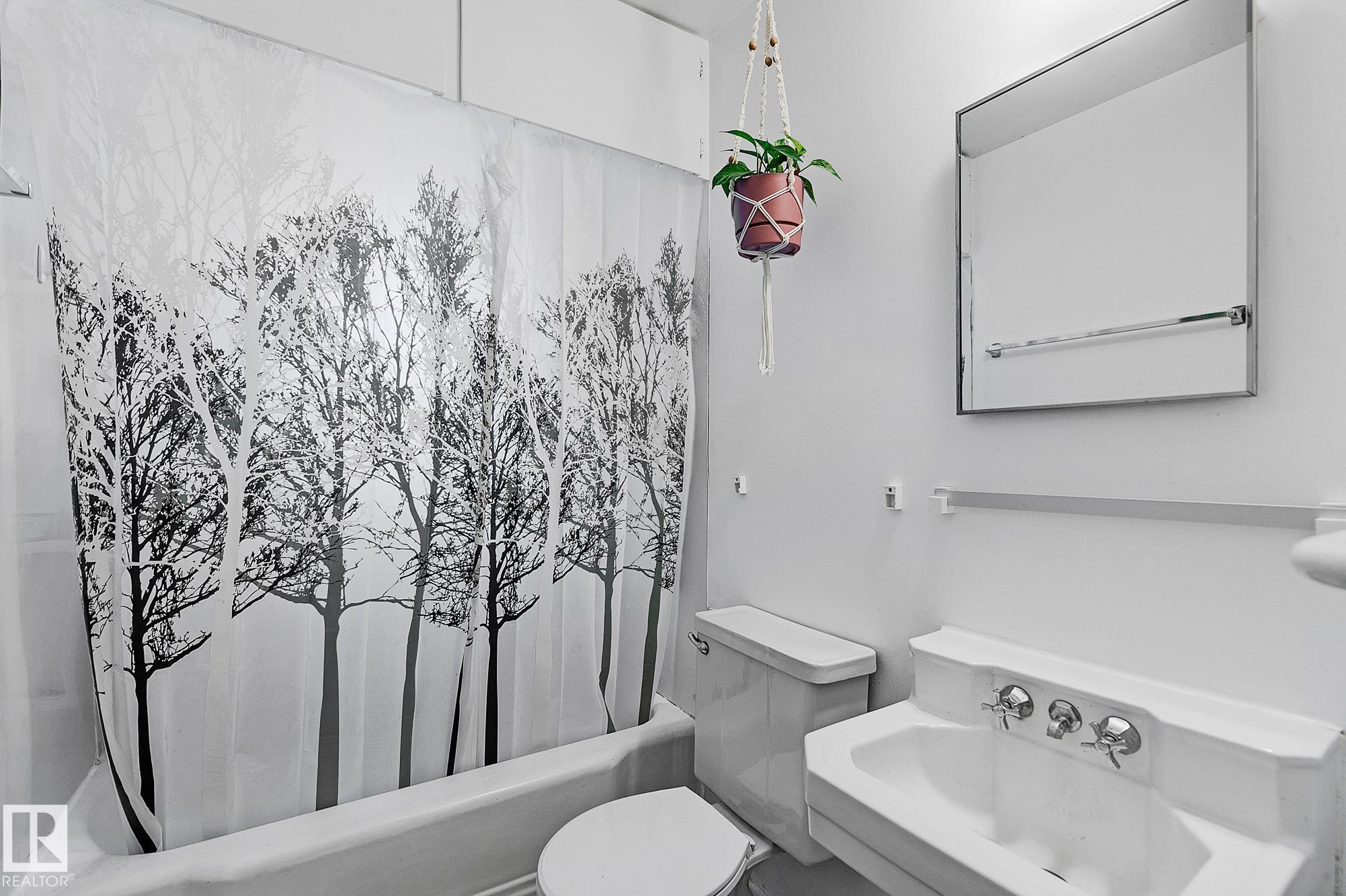 Photo 17 at 11559 80 Avenue NW, Belgravia, Edmonton