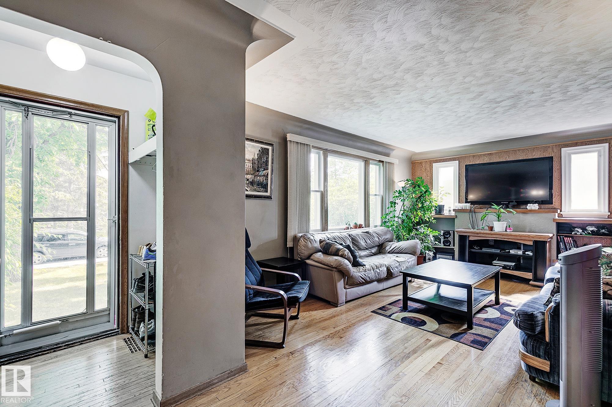 Photo 7 at 11559 80 Avenue NW, Belgravia, Edmonton