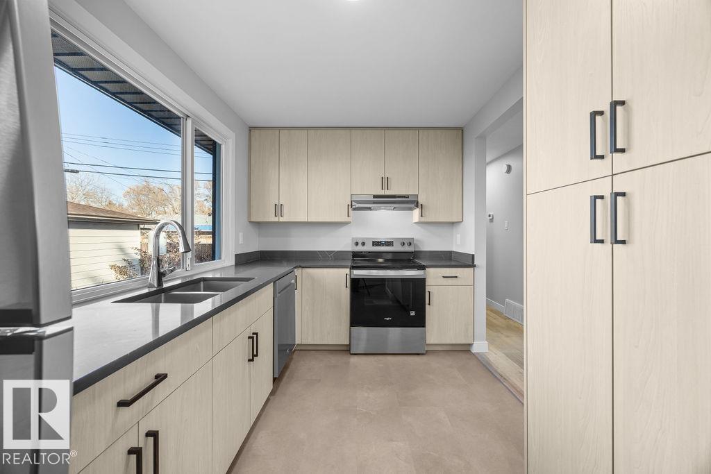 Photo 7 at 10458 166 Street NW, Britannia Youngstown, Edmonton