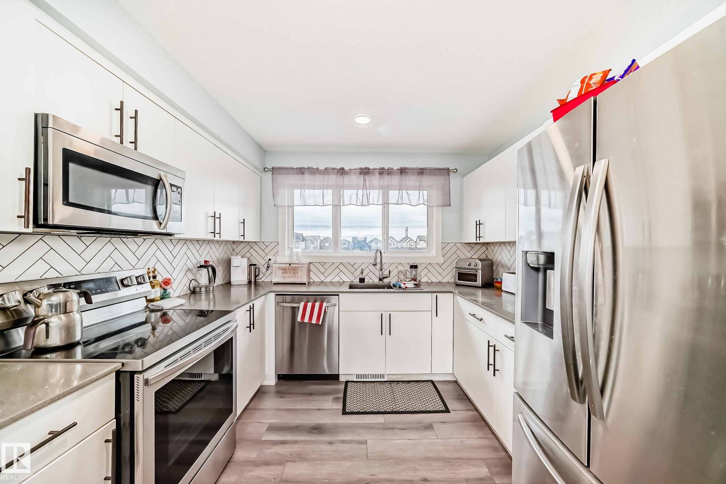 Photo 11 at 19312 27 Avenue NW, The Uplands, Edmonton