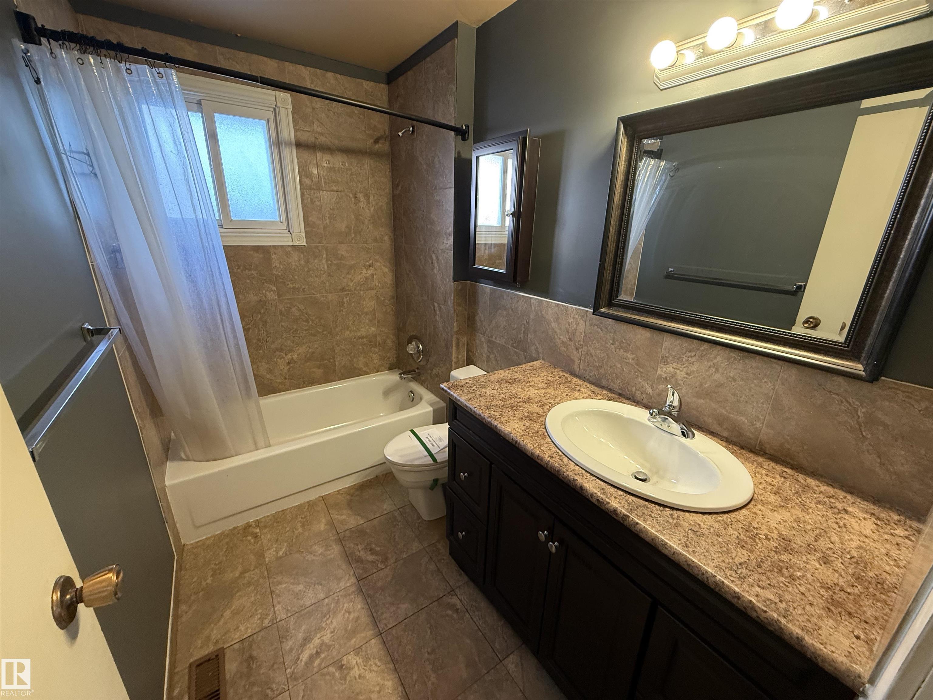 Photo 11 at 17939 80 Avenue NW, Aldergrove, Edmonton