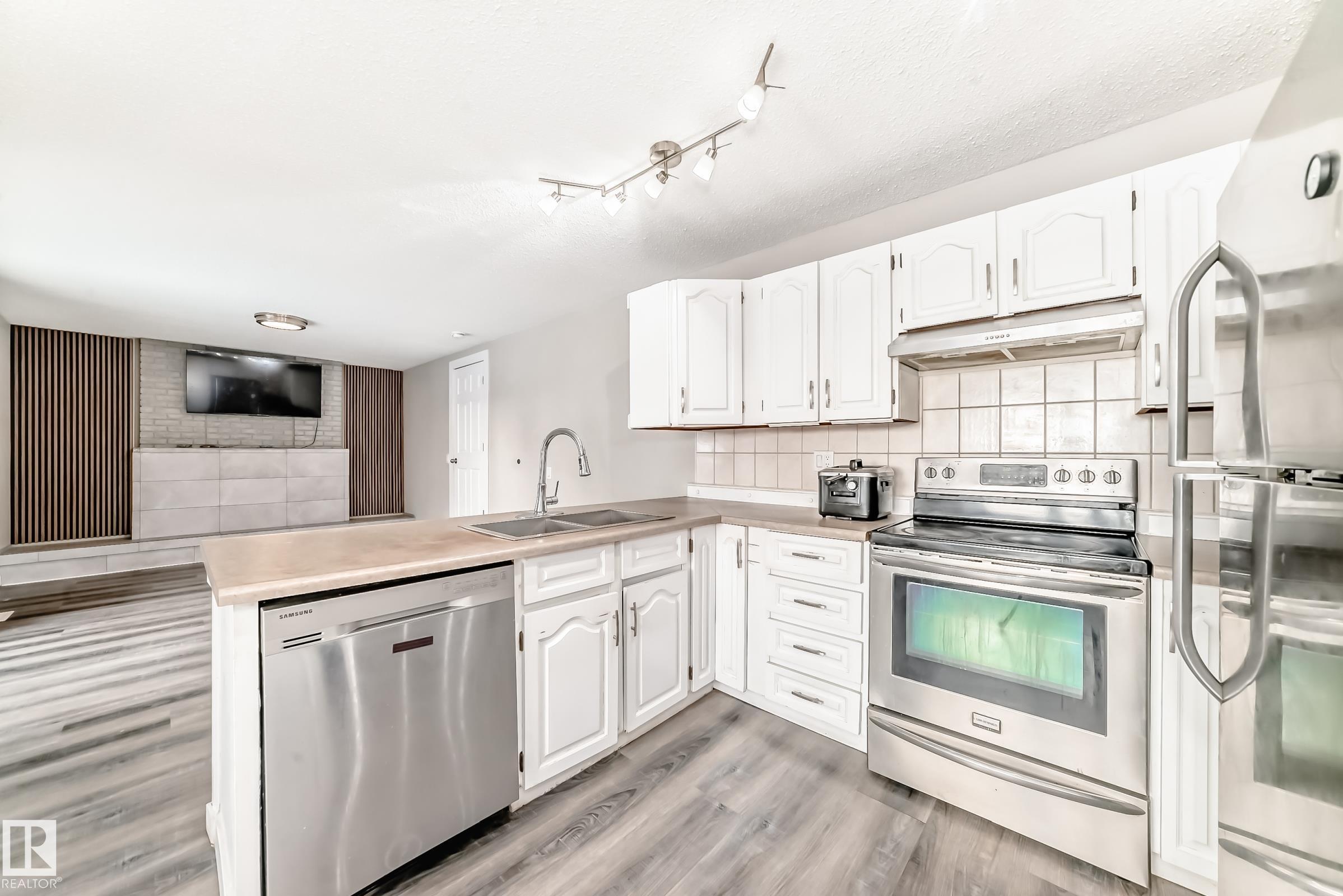 Photo 7 at 72 Howson Crescent NW, Canon Ridge, Edmonton