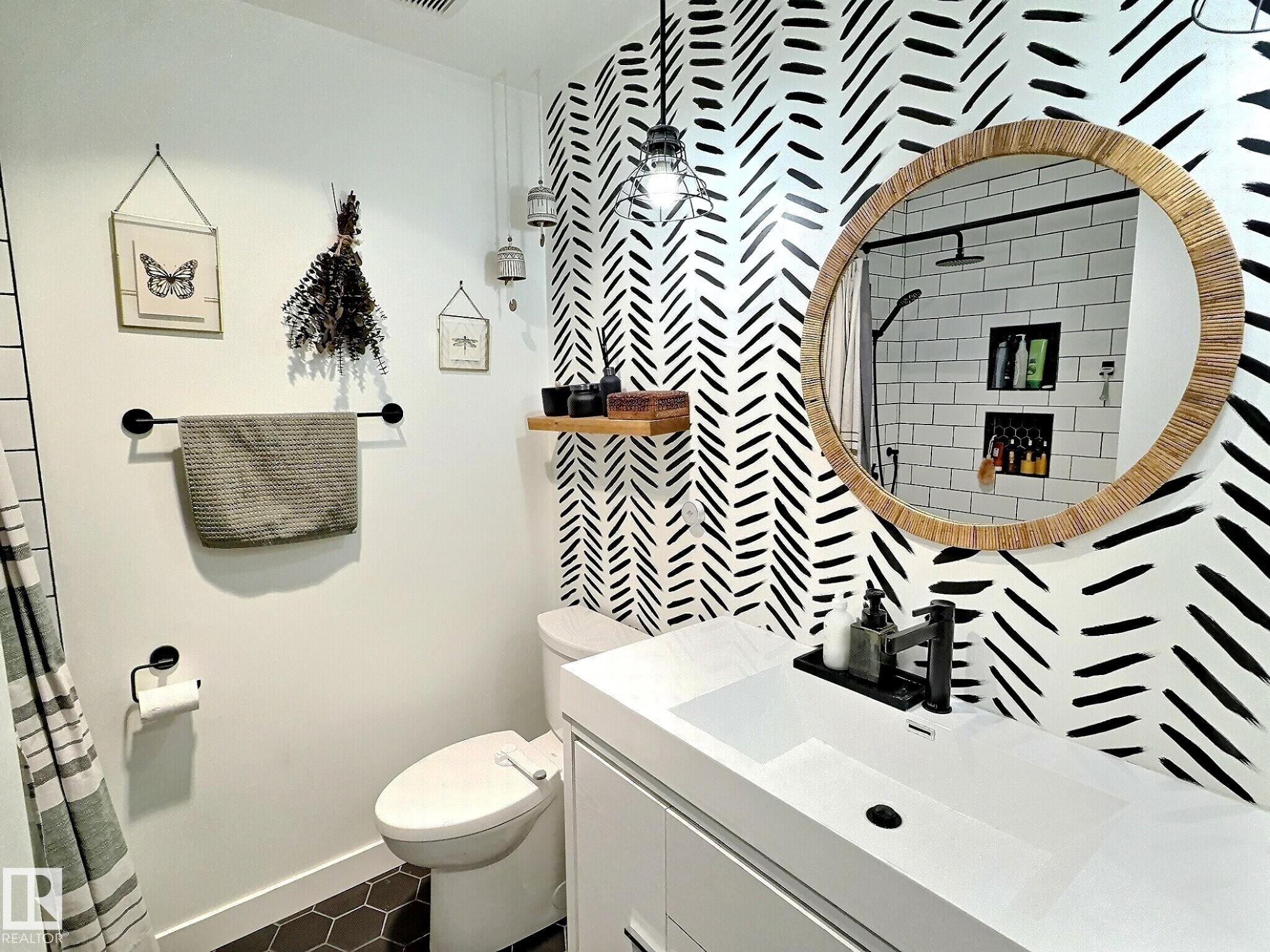 Photo 14 at 17119 82 Avenue NW, Thorncliffe, Edmonton