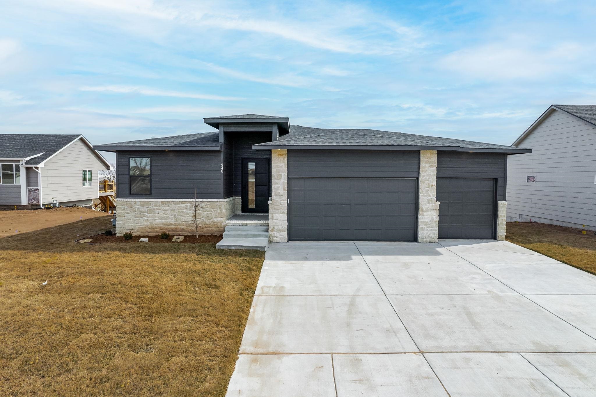 Photo of 1248 Outland Ct in Goddard, KS