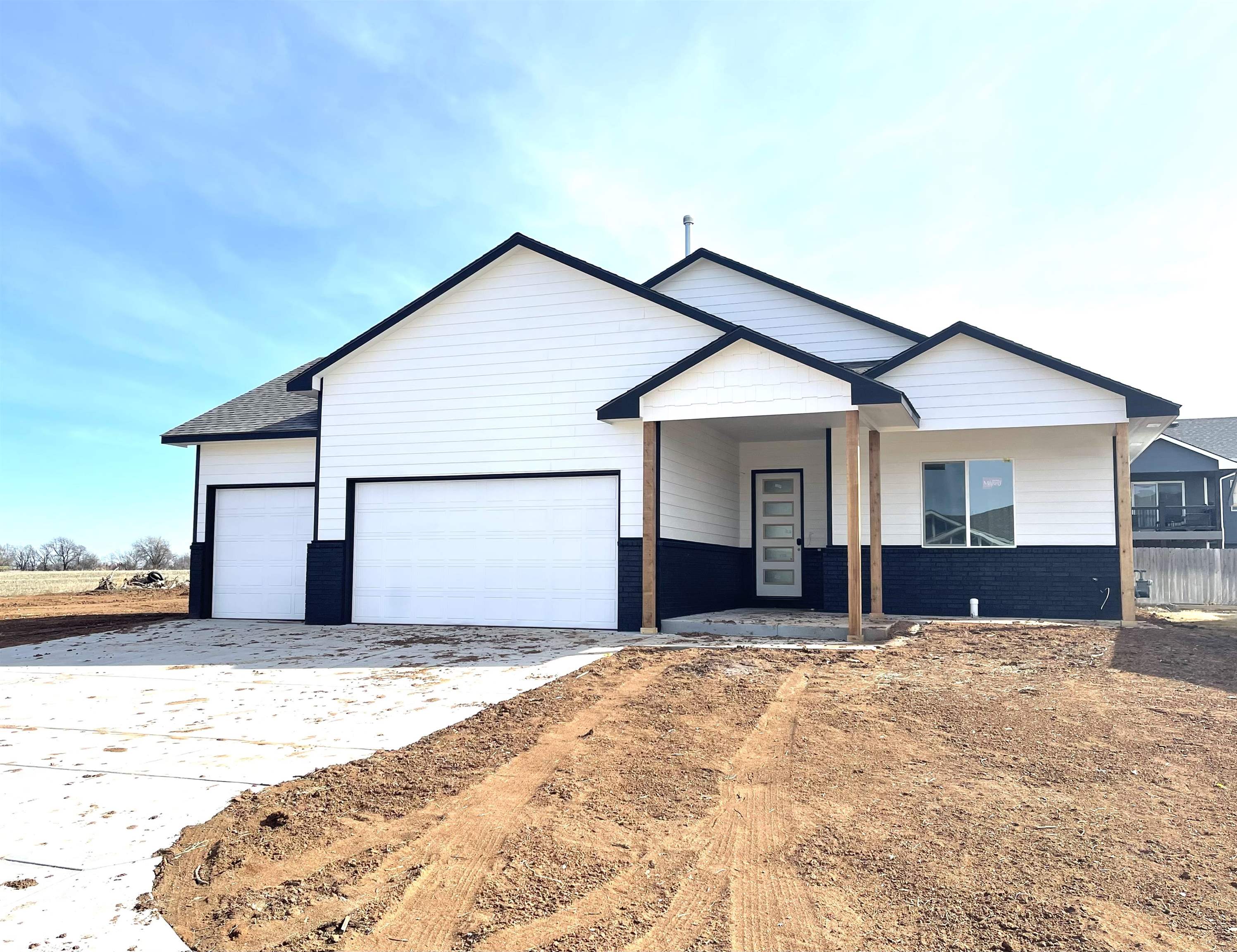 Photo of 3044 N Susan Ln in Mulvane, KS