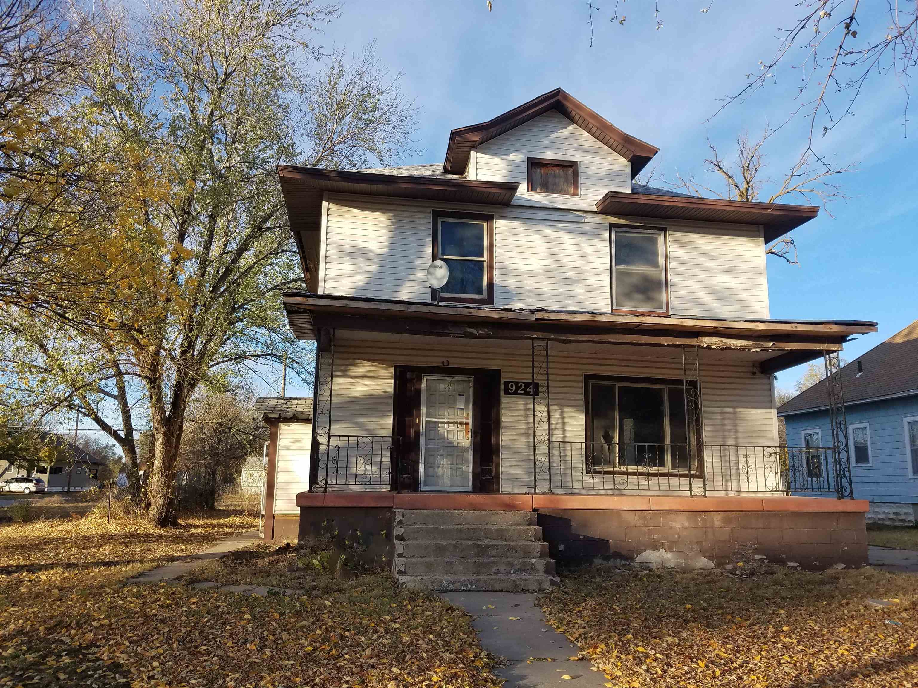 924 E Ave A