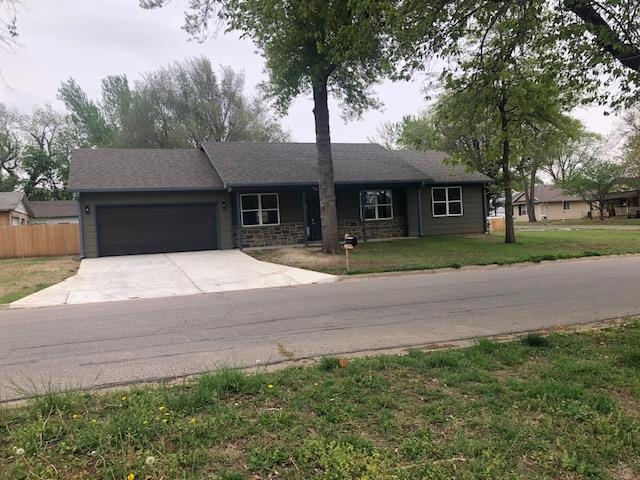 Photo of 910 W Cave Springs Ave in El Dorado, KS