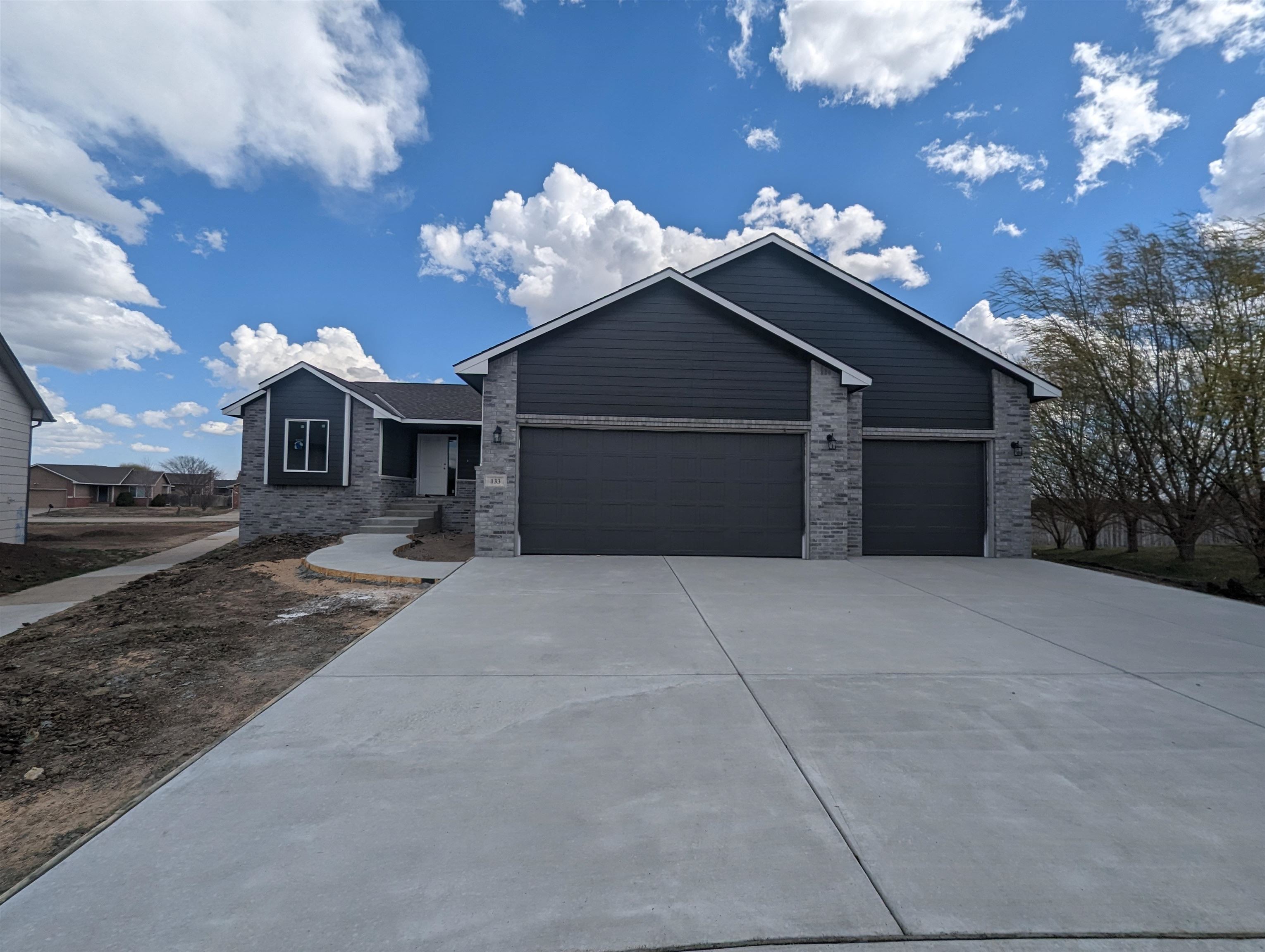 Photo of 133 Springlake Dr in Newton, KS
