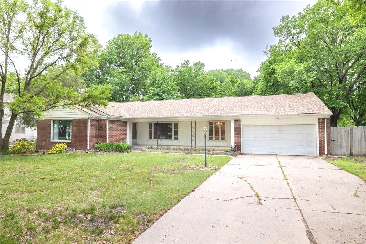 Photo of 73 S Mission Rd in Eastborough, KS