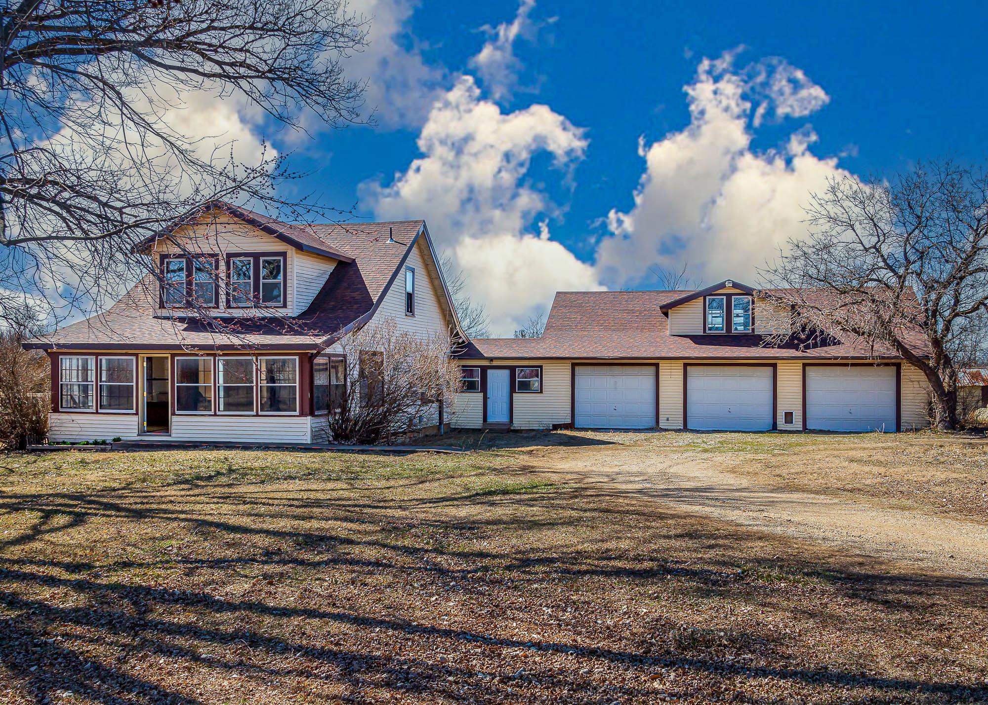 Photo of 497 NE Price Rd in El Dorado, KS