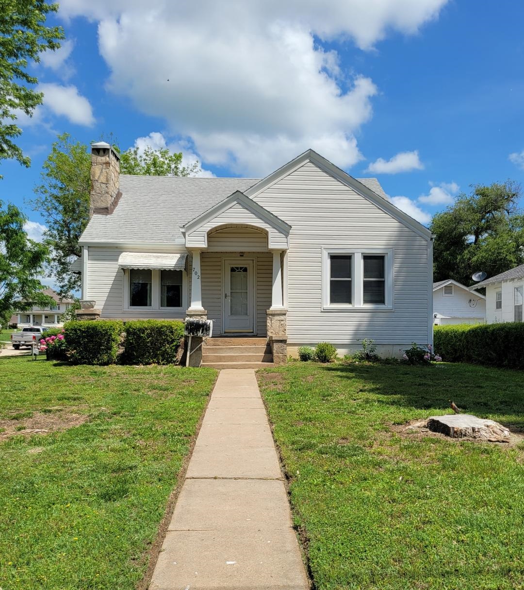 Photo of 702 E 2nd St in Eureka, KS