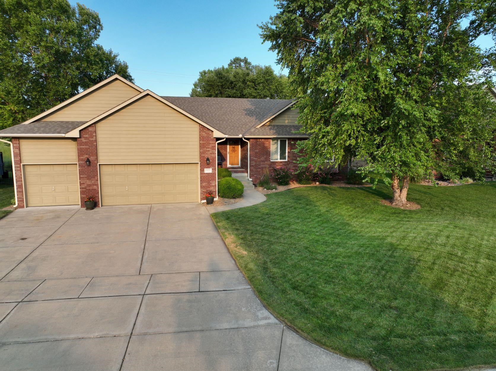Photo of 3010 N Brush Creek Cir in Wichita, KS