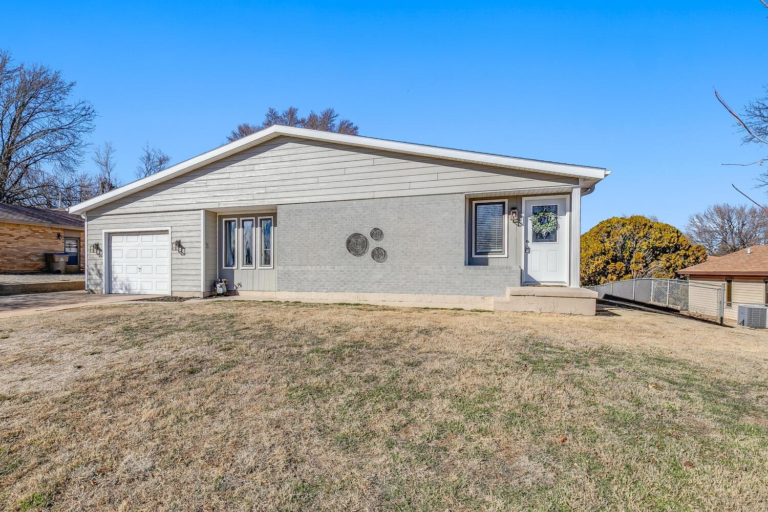 Photo of 236 E Grant Ave in Kingman, KS