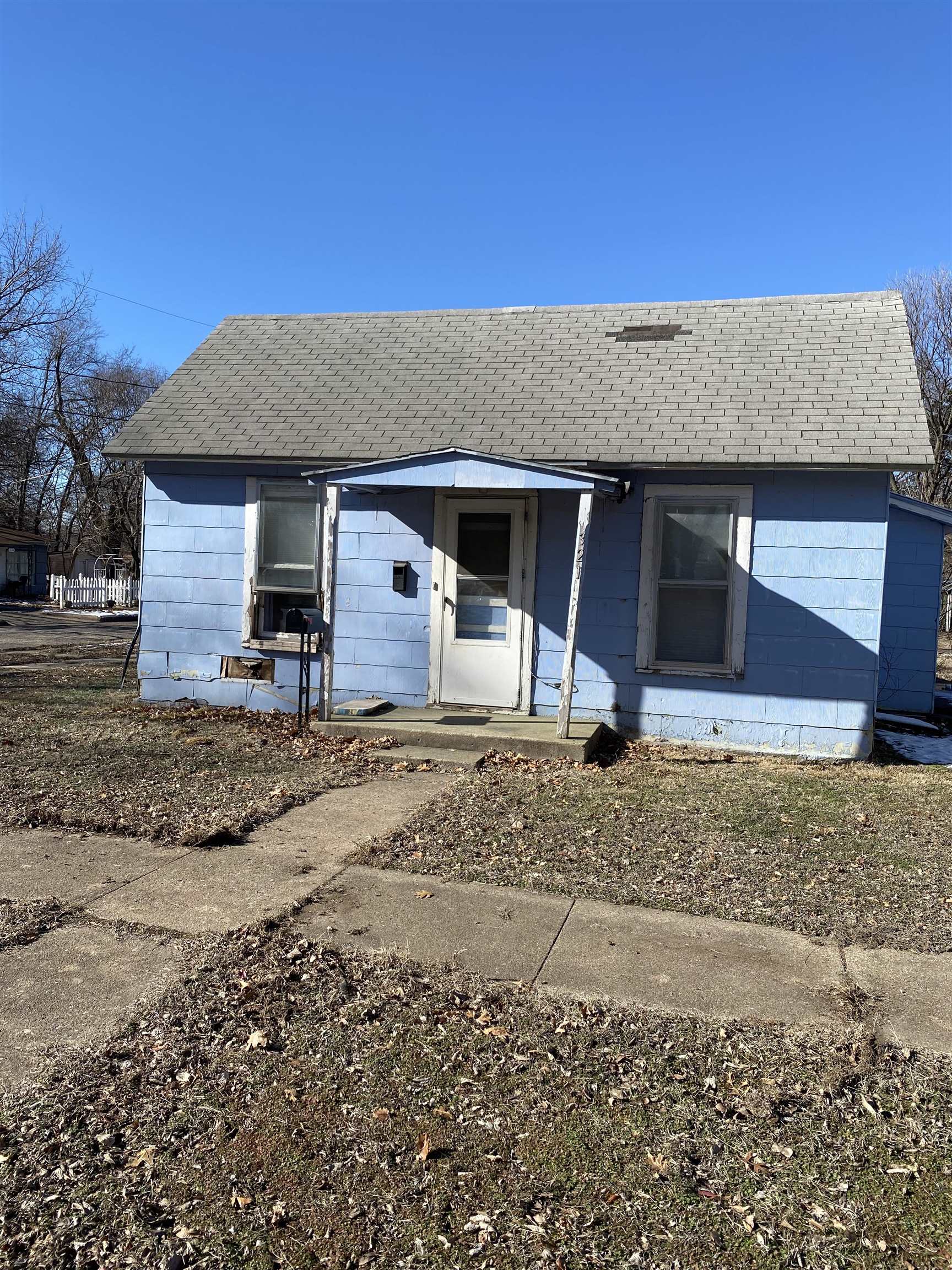 Photo of 321 Indiana St in Winfield, KS