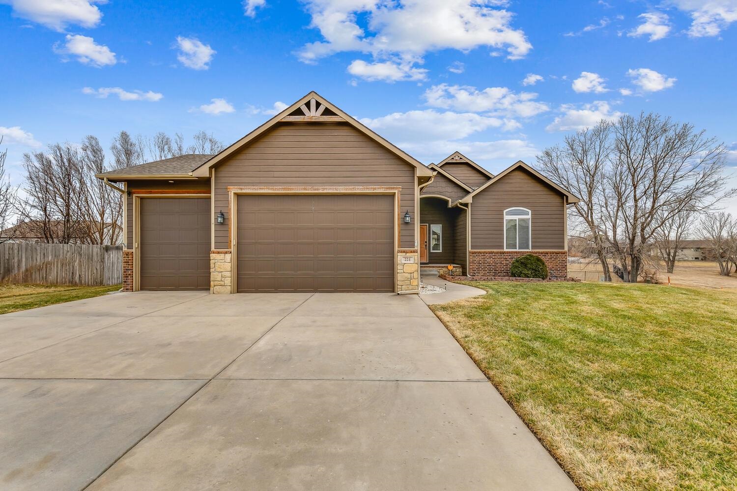 Photo of 221 W Winterset Cir in Goddard, KS