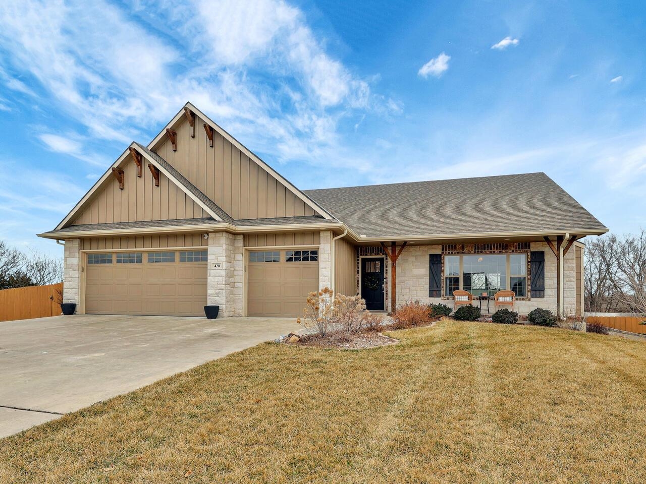 420 E Samantha Ct