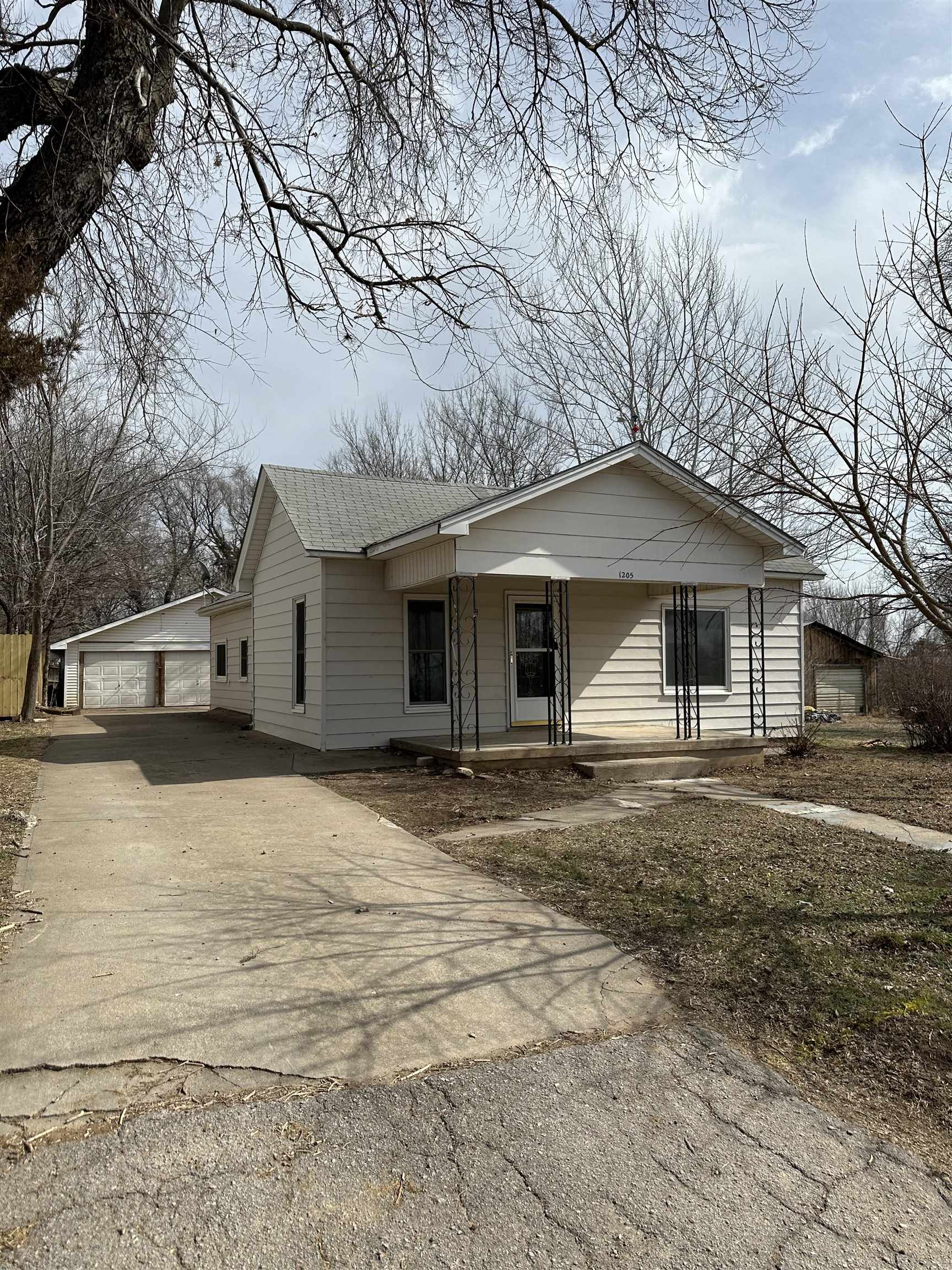 Photo of 1205 S G in Wellington, KS