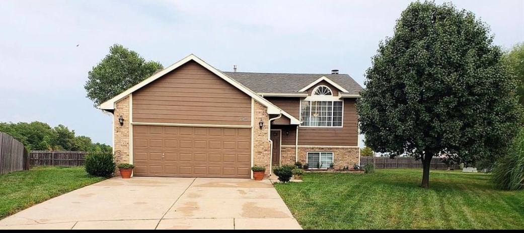 Photo of 920 Southwind Cir in Goddard, KS